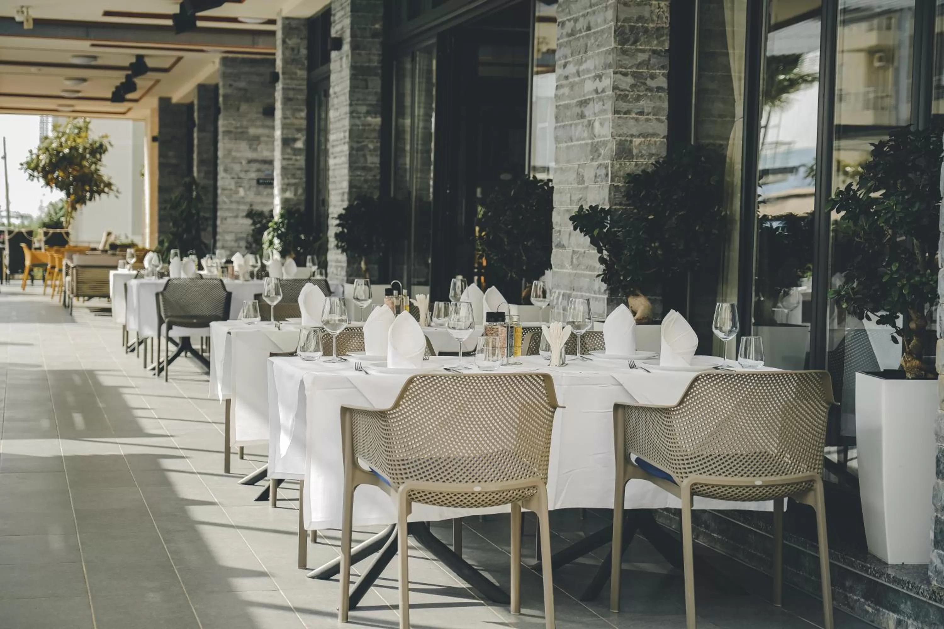 Restaurant/places to eat in Ledina Hotel