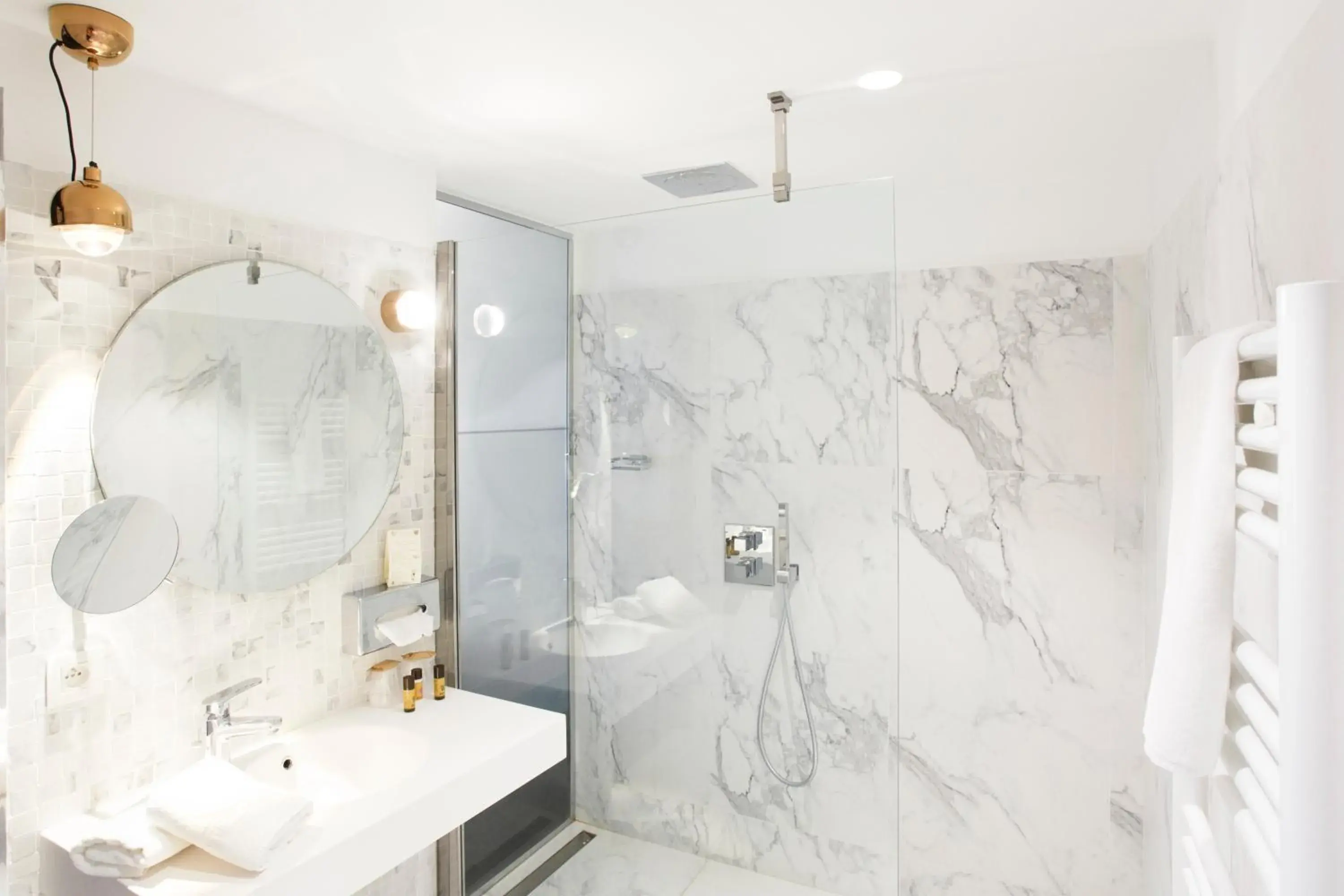 Bathroom in Cannes Center Univers Hotel (future Mercure)