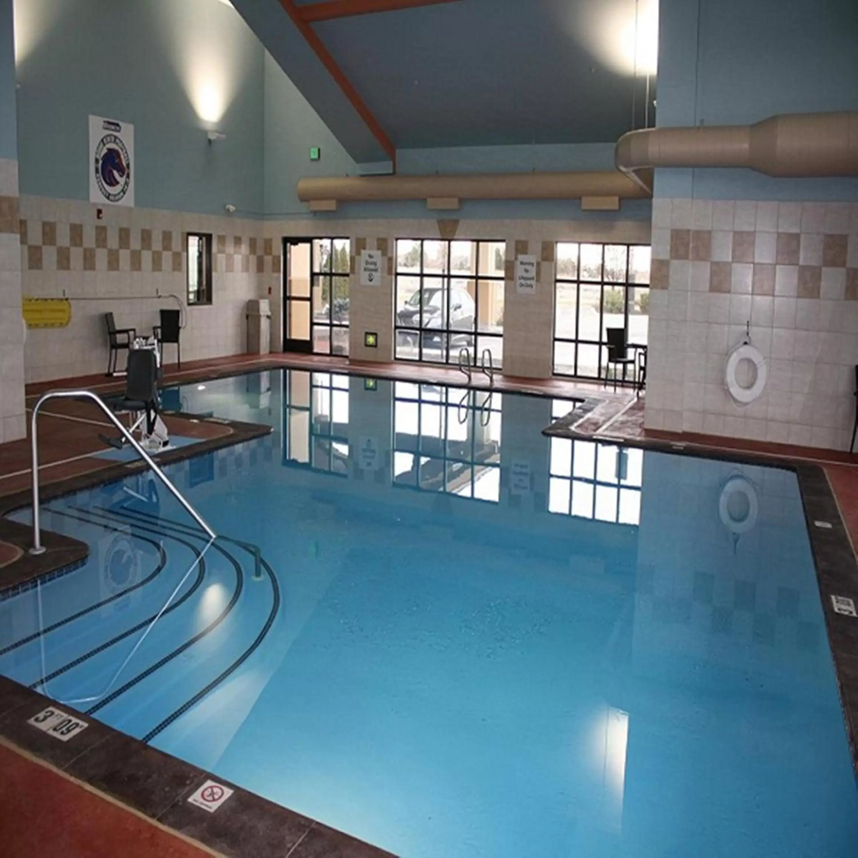 Swimming Pool in Comfort Suites