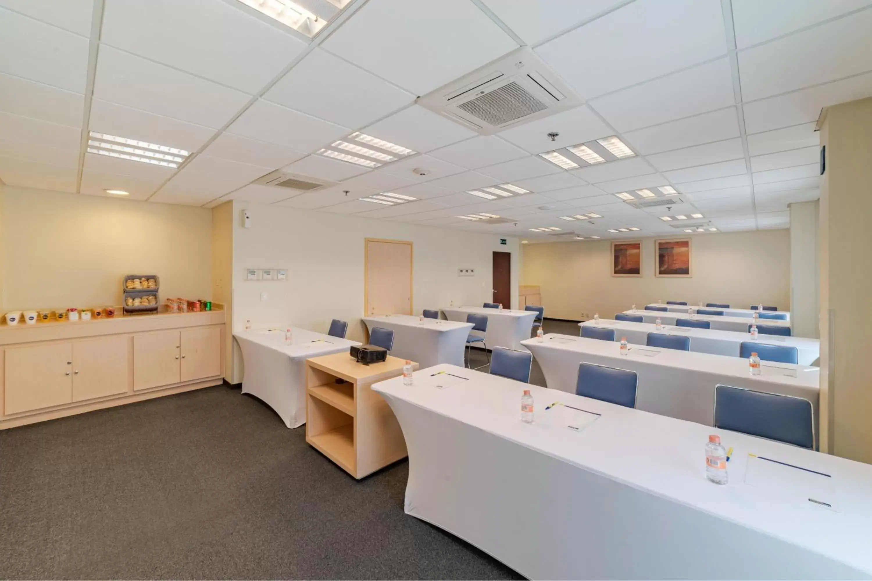 Meeting/conference room in City Express by Marriott Tula