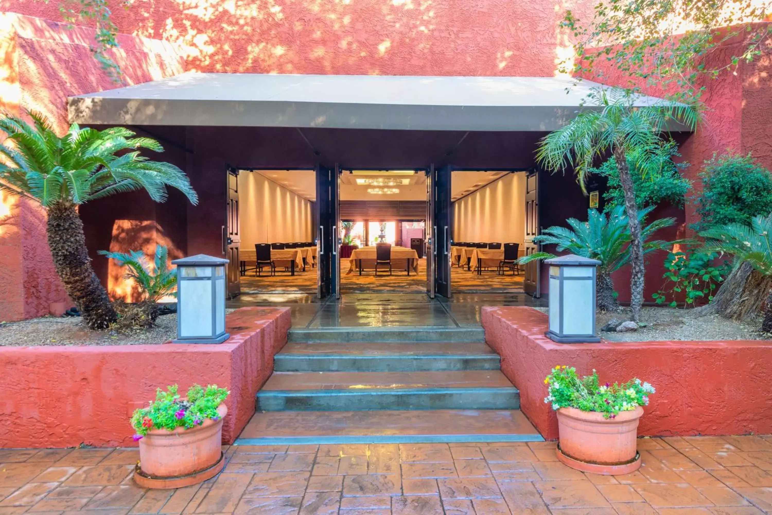 Property building in Hilton Phoenix Resort at the Peak Property building in Hilton Phoenix Resort at the Peak