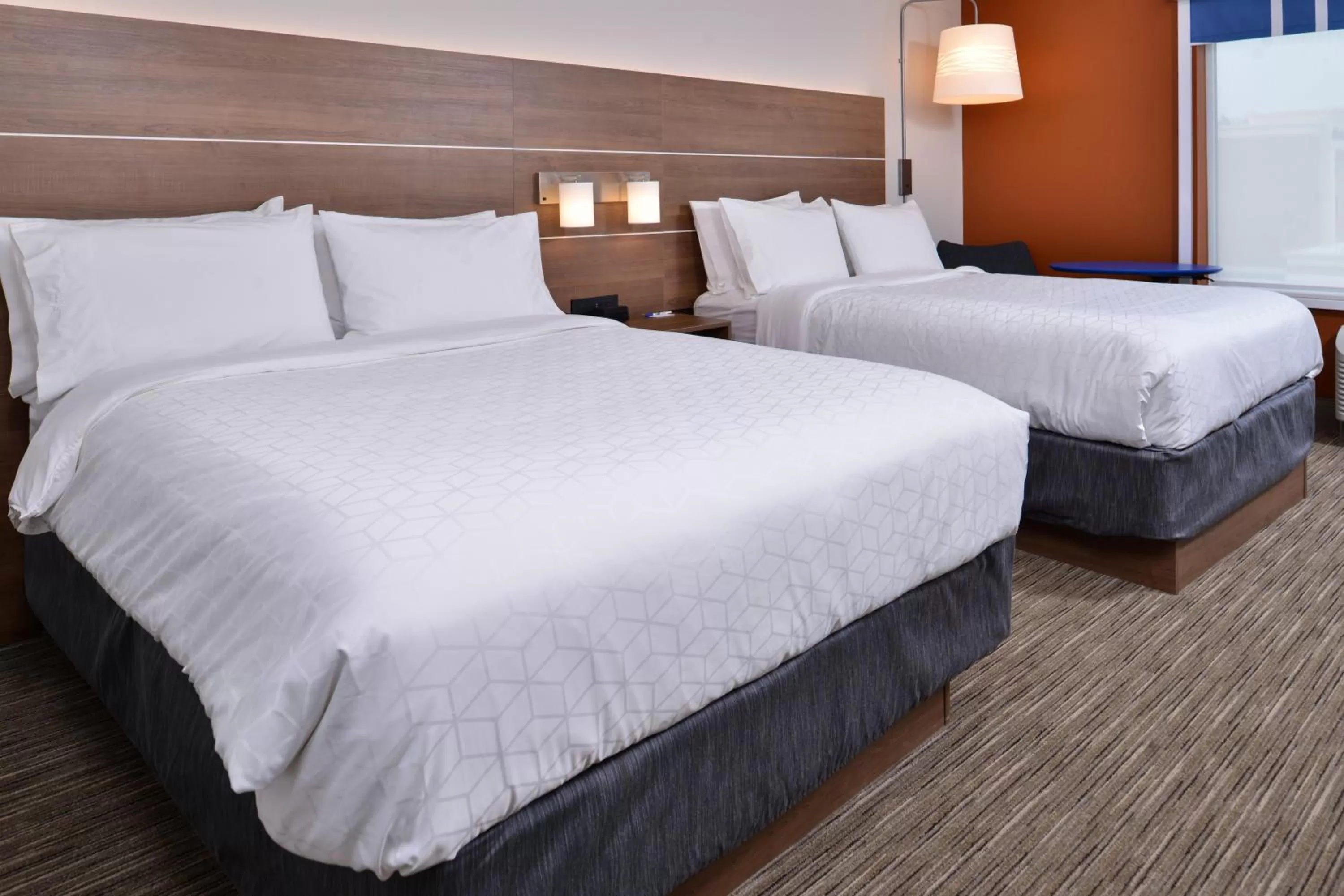Bedroom, Bed in Holiday Inn Express & Suites - Marshalltown by IHG