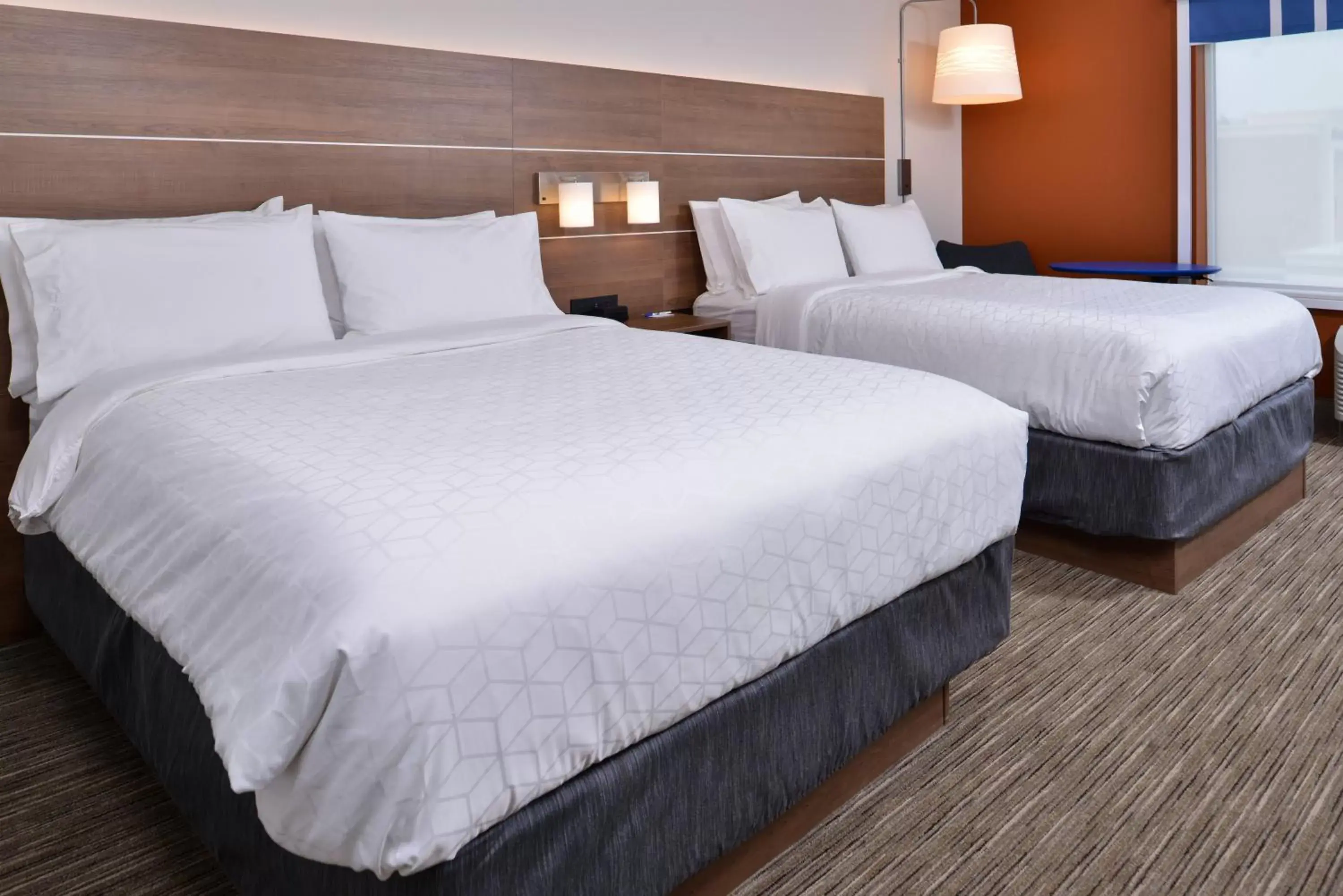 Bedroom, Bed in Holiday Inn Express & Suites - Marshalltown, an IHG Hotel