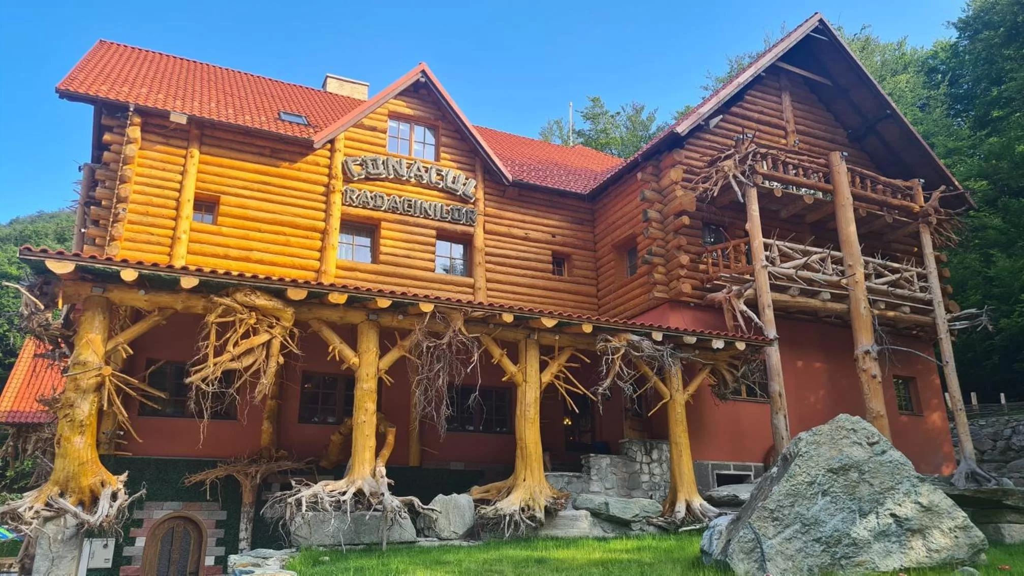 Property building in Conacul Radacinilor