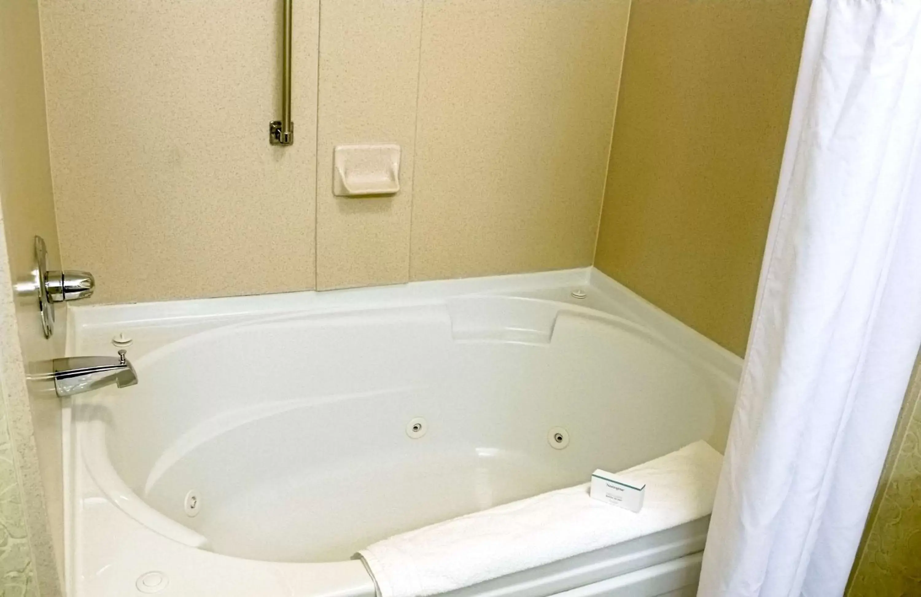 Bathroom in Hampton Inn & Suites Birmingham-Pelham - I-65