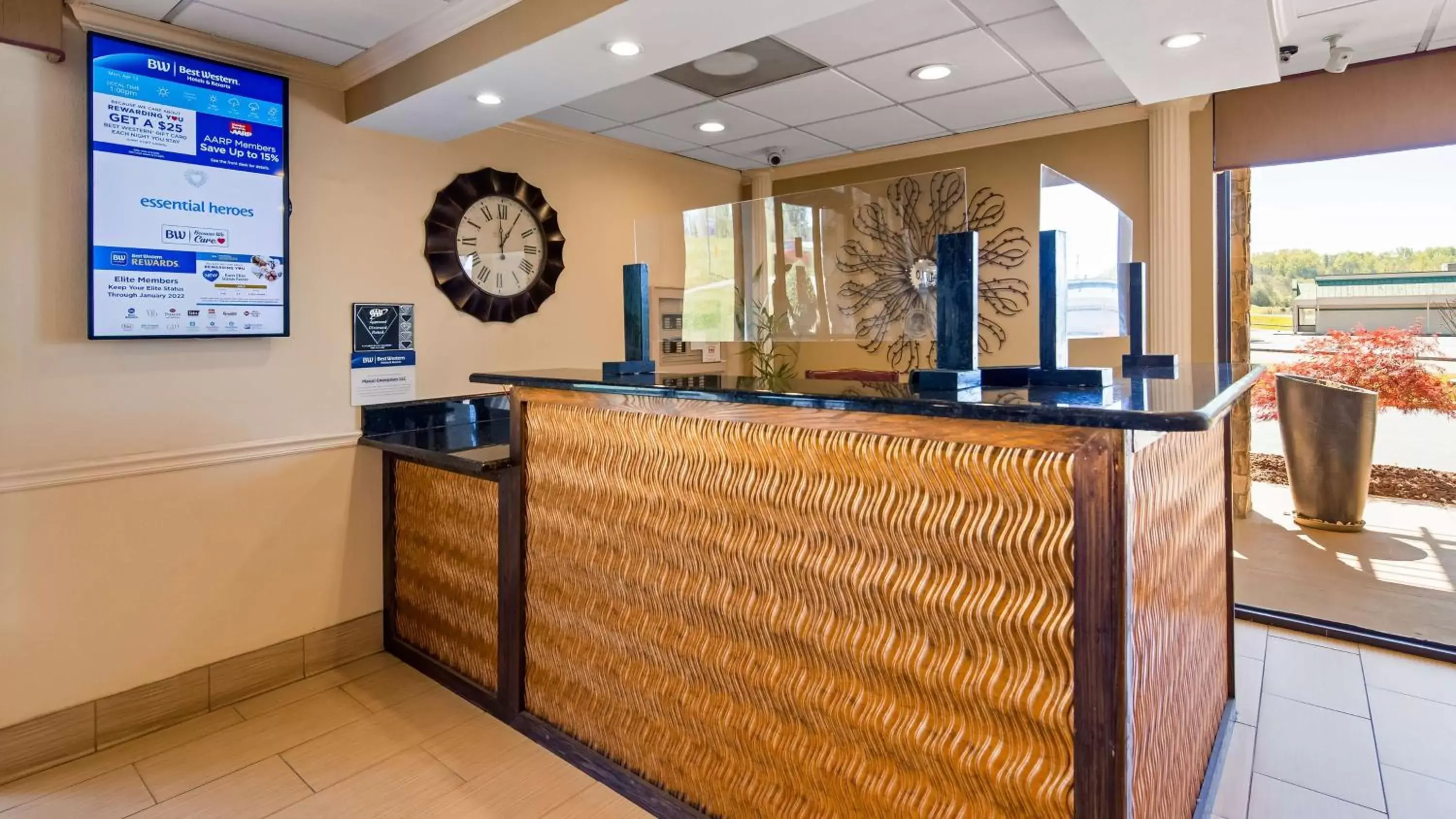 Lobby or reception in Best Western Dayton