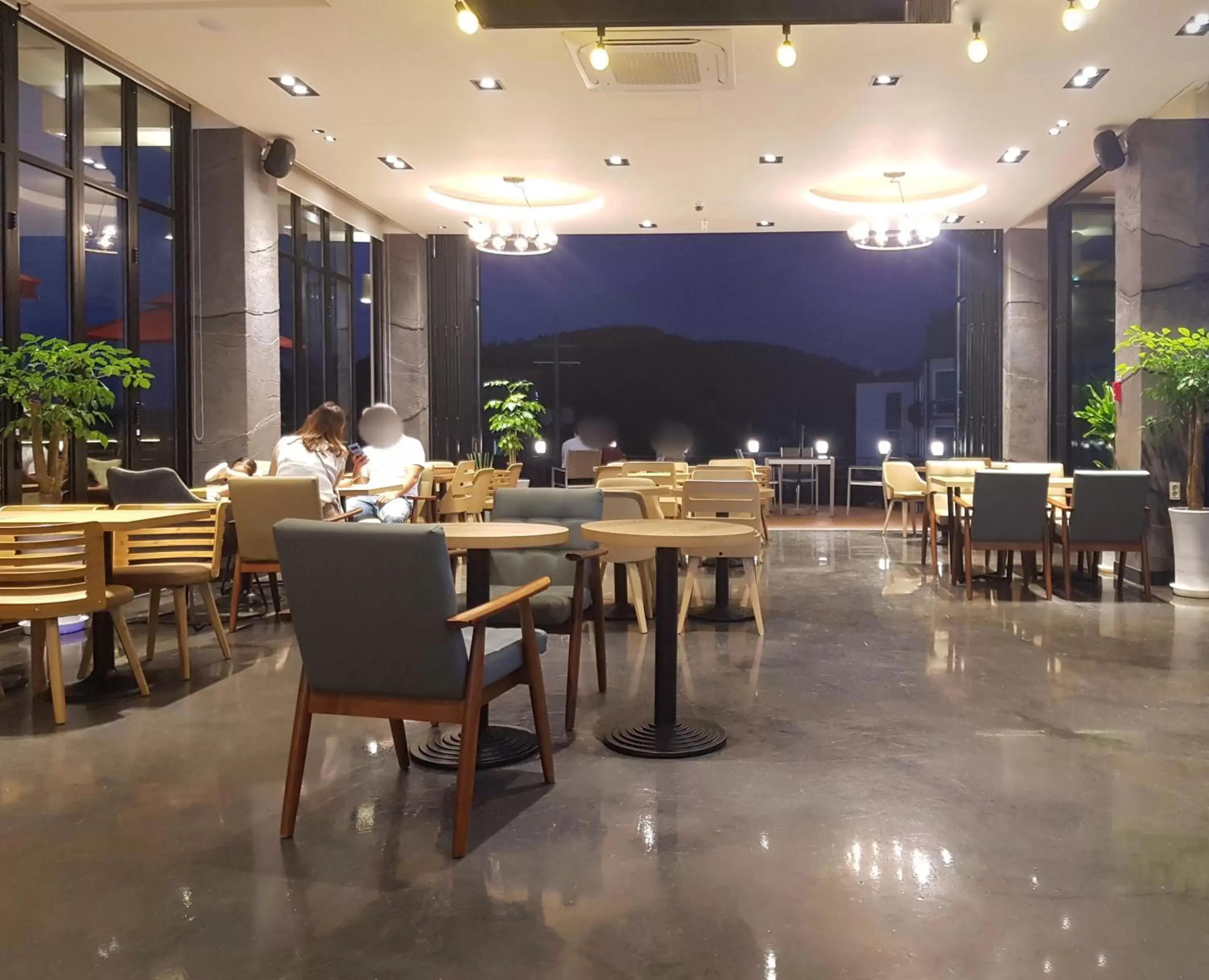 Restaurant/Places to Eat in Hotel Hue Loft