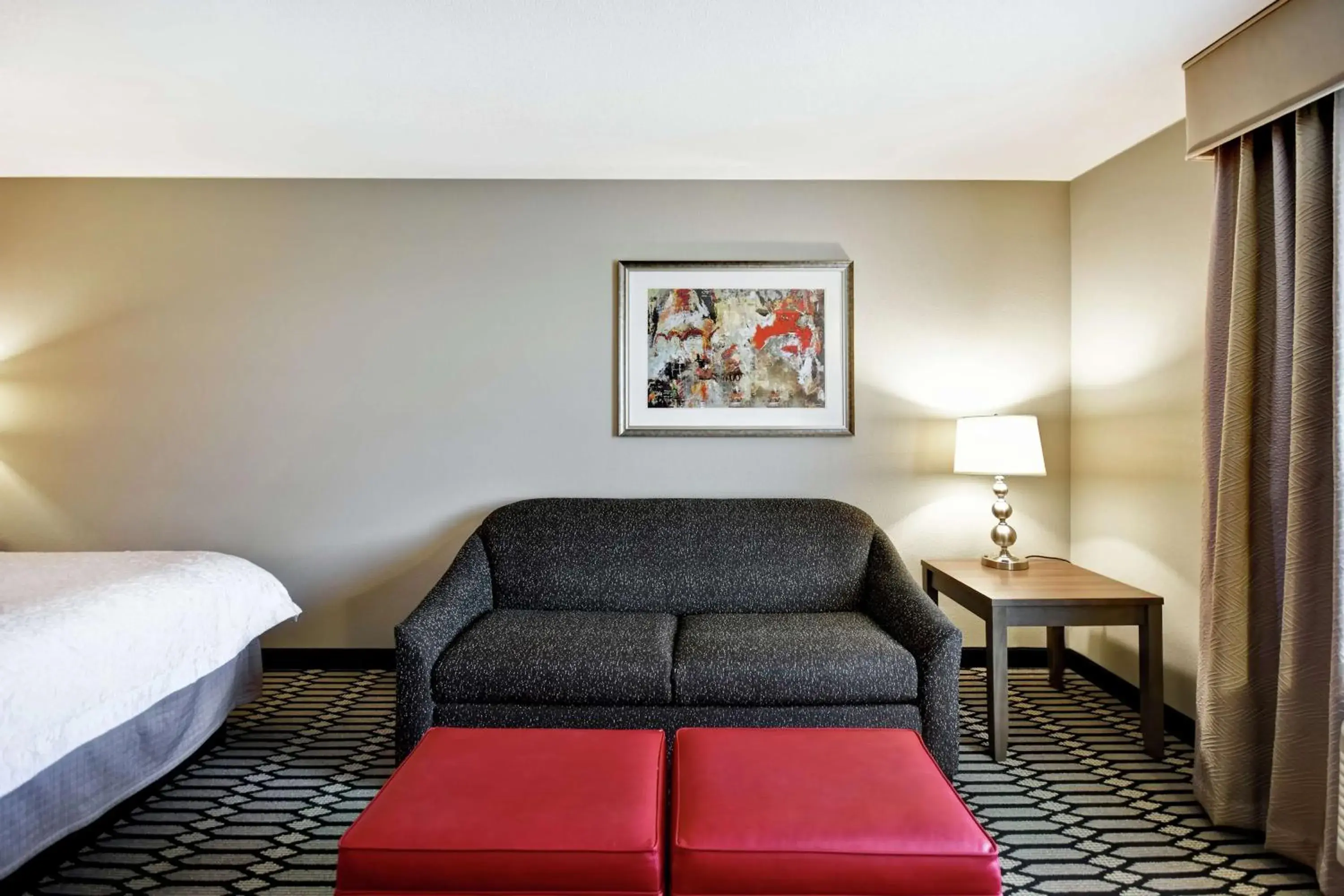 Living room, Seating Area in Hampton Inn By Hilton Middletown