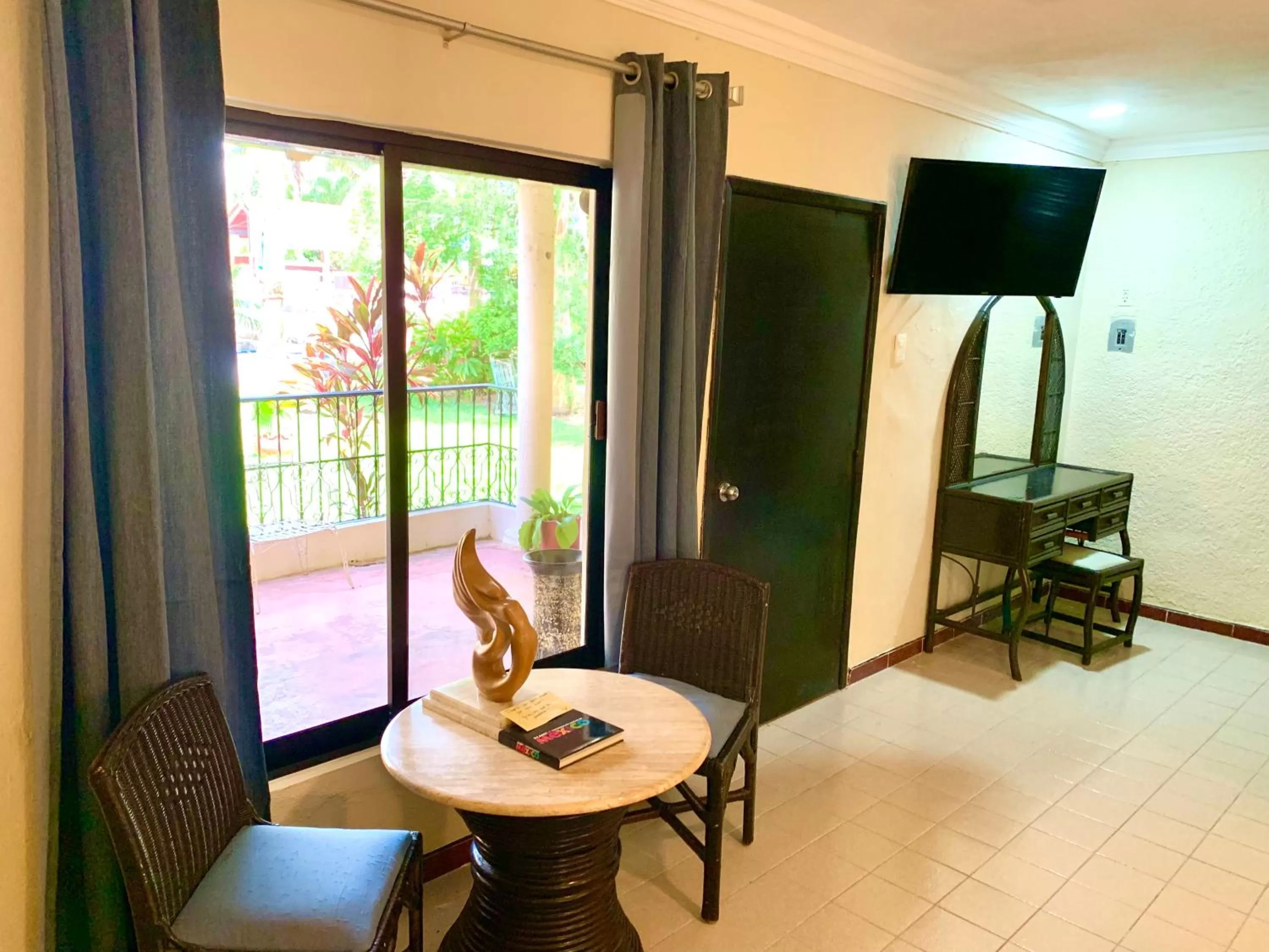 TV/Entertainment Center in Hotel Green River