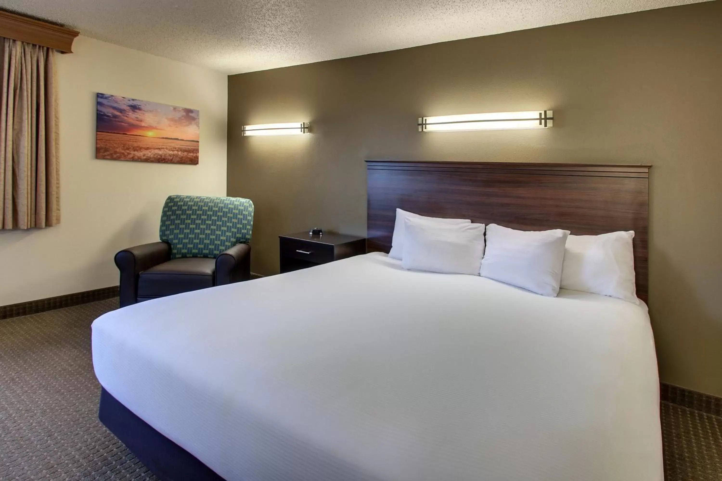 Bedroom, Bed in EverSpring Inn & Suites