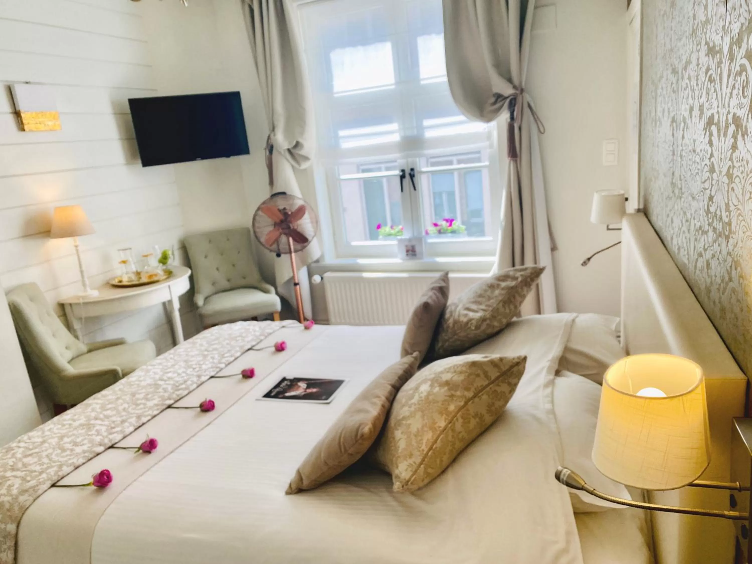 Bed in The White Queen B&B