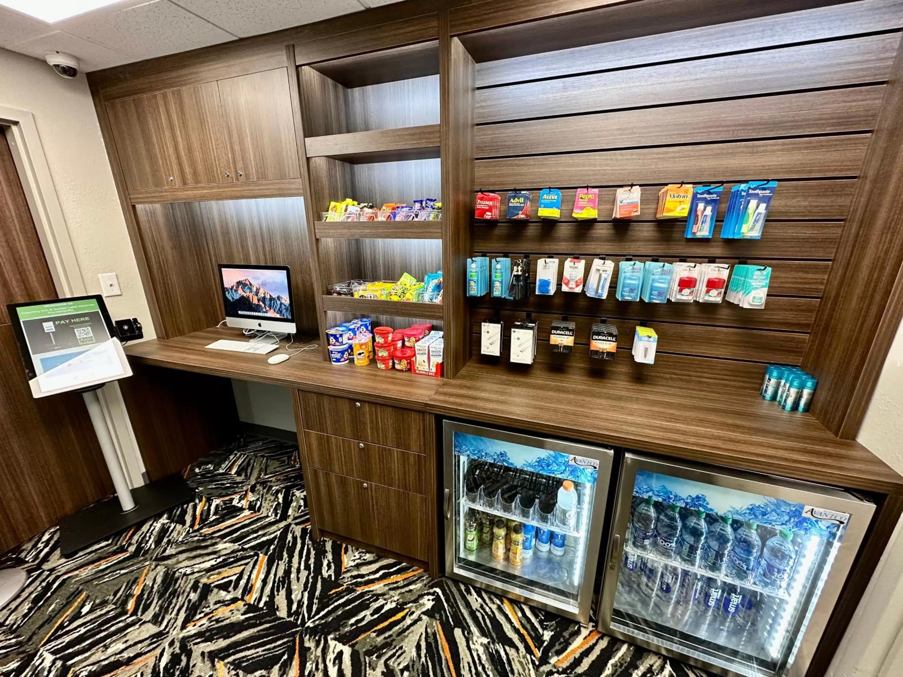 Food and drinks in Country Inn & Suites by Radisson, Lake Norman Huntersville, NC