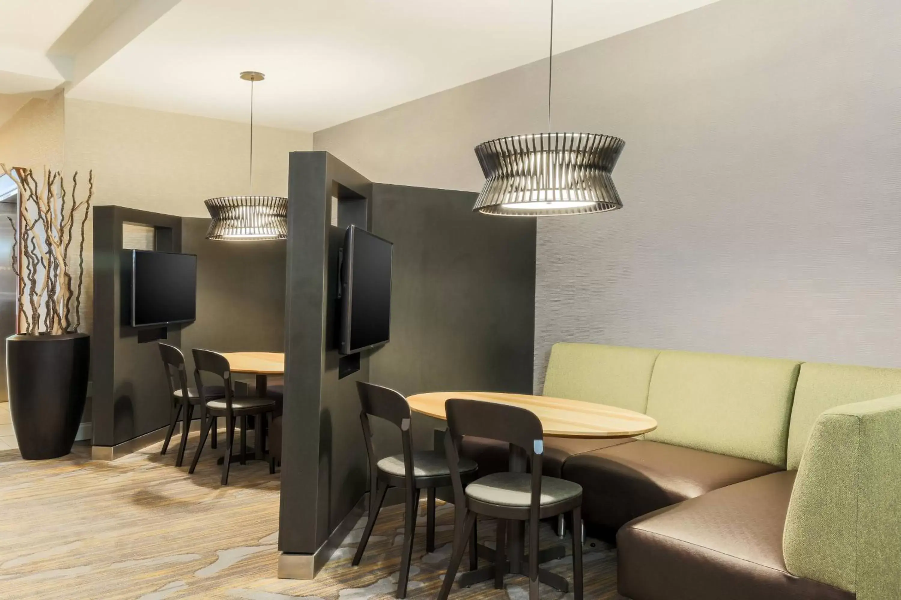 Other, Dining Area in Courtyard by Marriott Pittsburgh Downtown