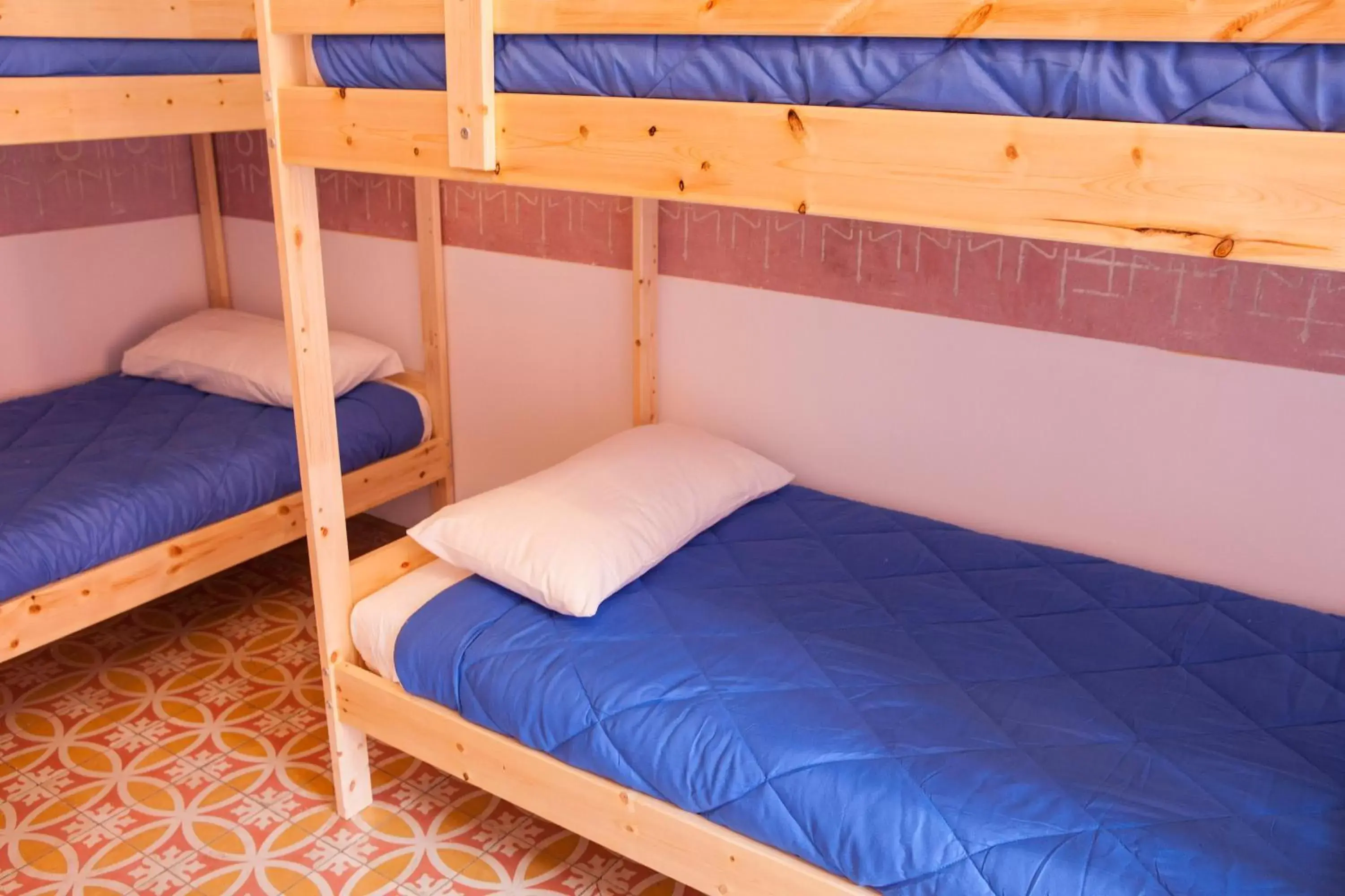 bunk bed in Bed in Girona
