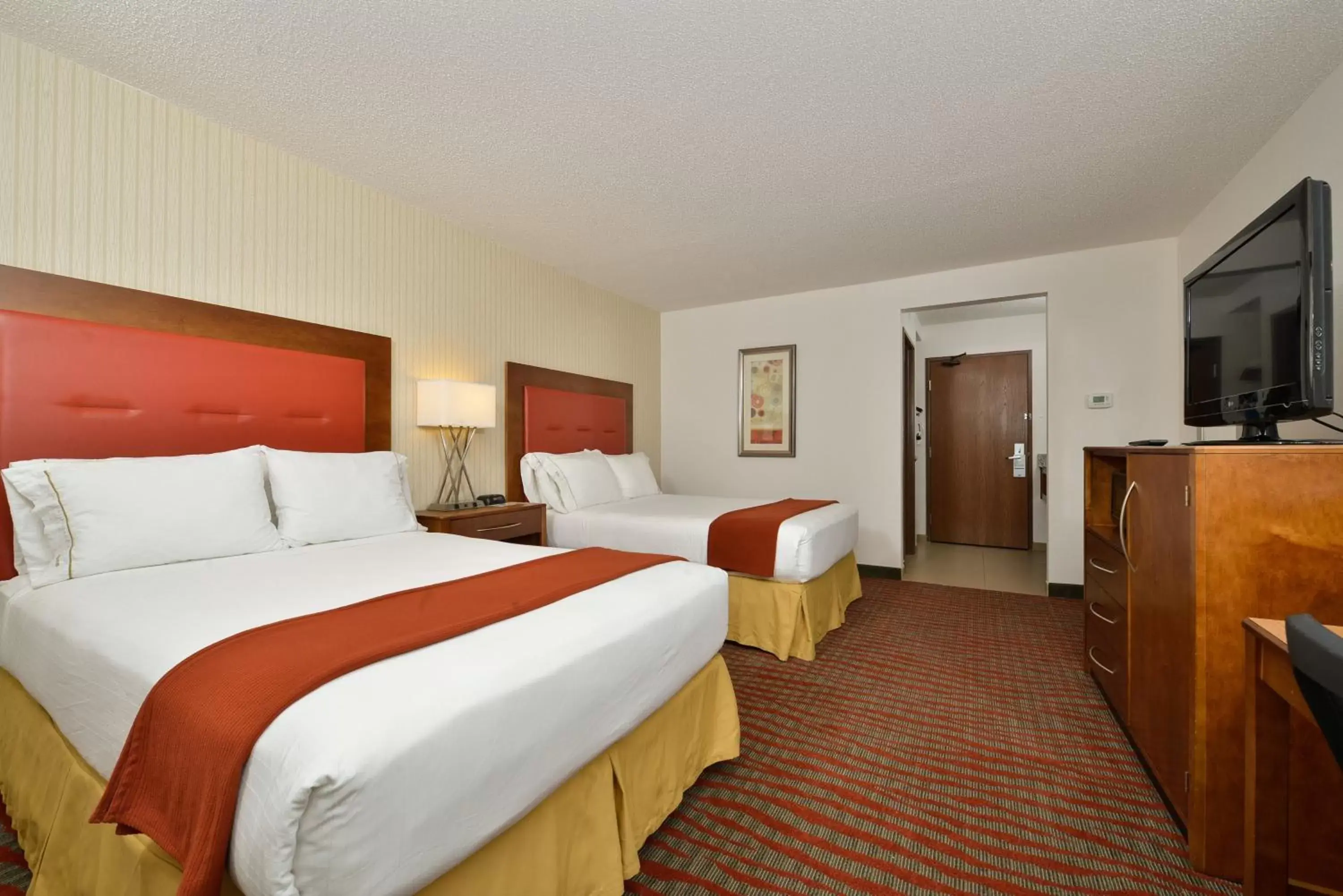 Photo of the whole room, Bed in Holiday Inn Express Boston/Milford Hotel, an IHG Hotel