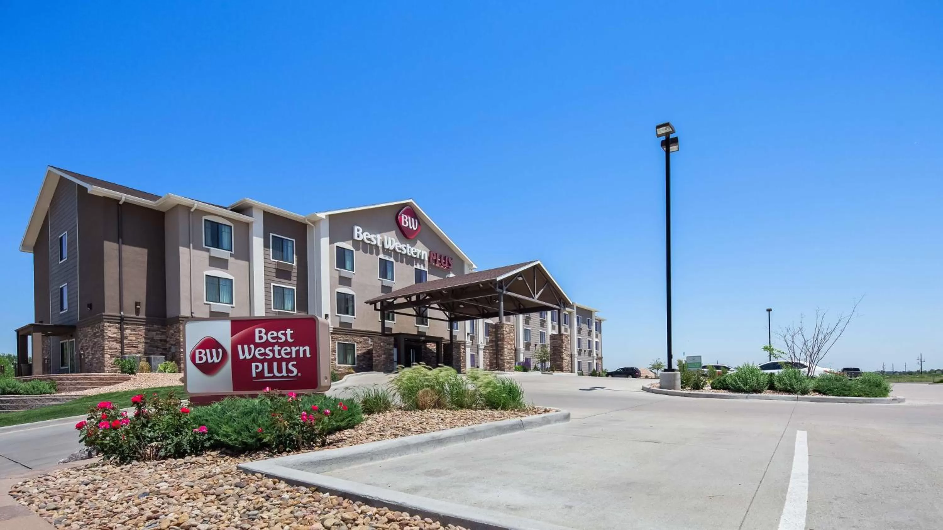 Property building in Best Western Plus Overland Inn