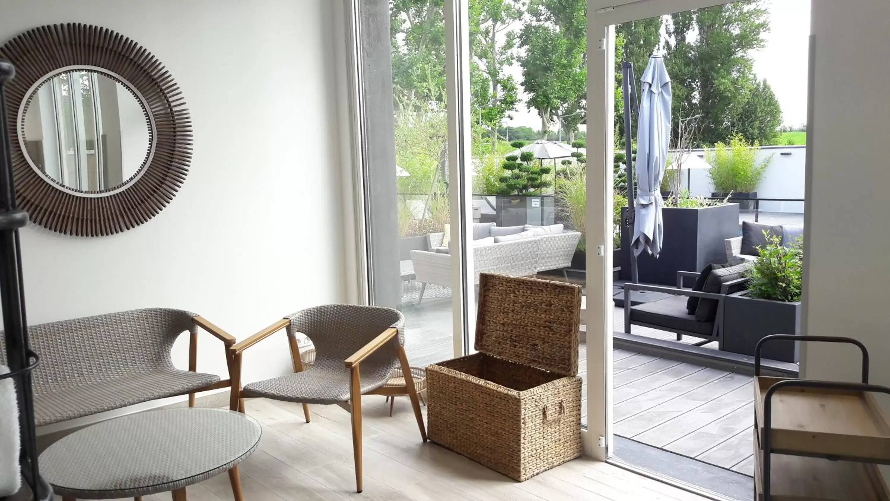 Patio, Seating Area in Golden Tulip Roissy Saint Witz