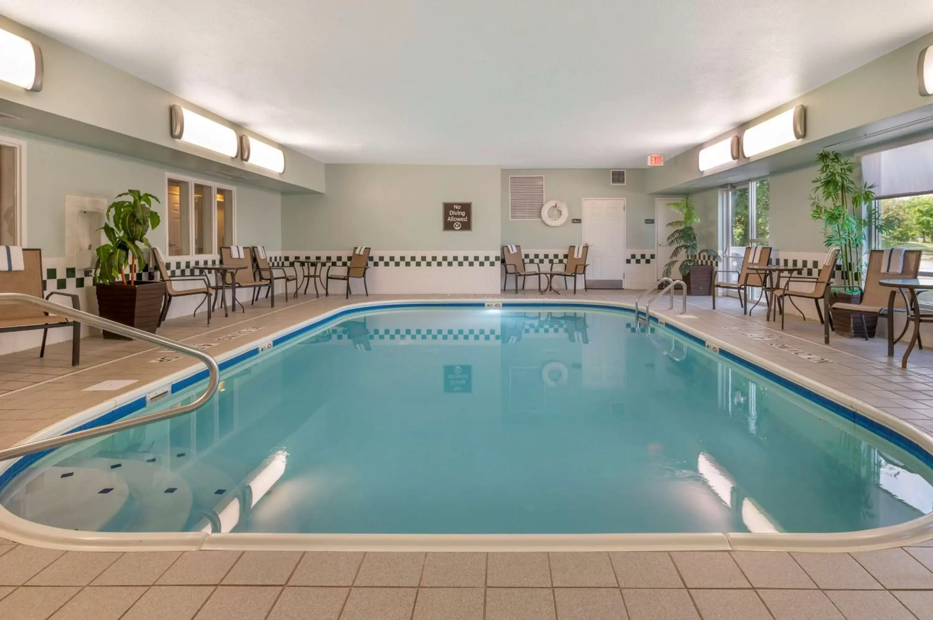 Pool view, Swimming Pool in Best Western Hilliard Inn & Suites