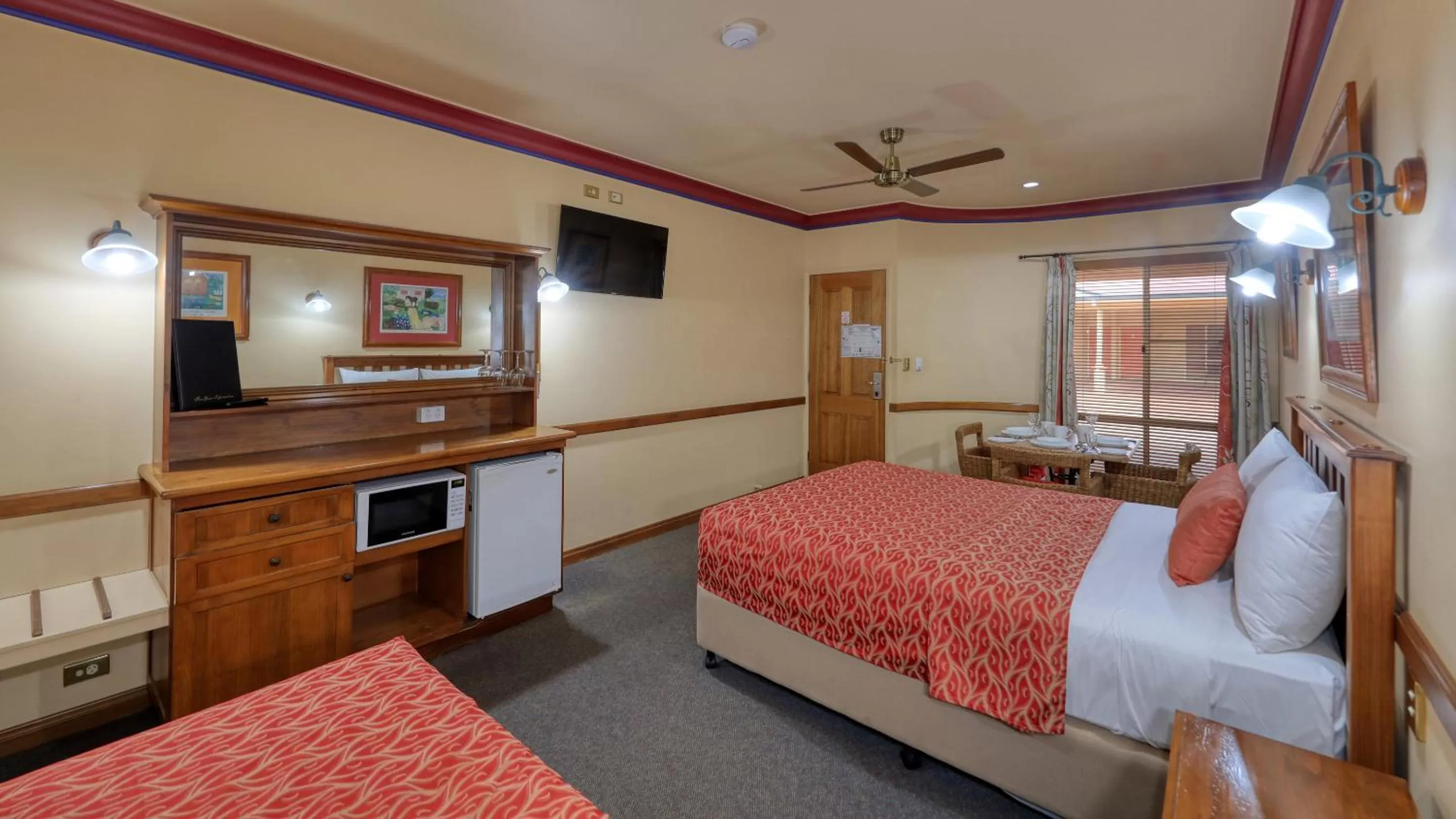 TV and multimedia, Bed in Dalby Homestead Motel