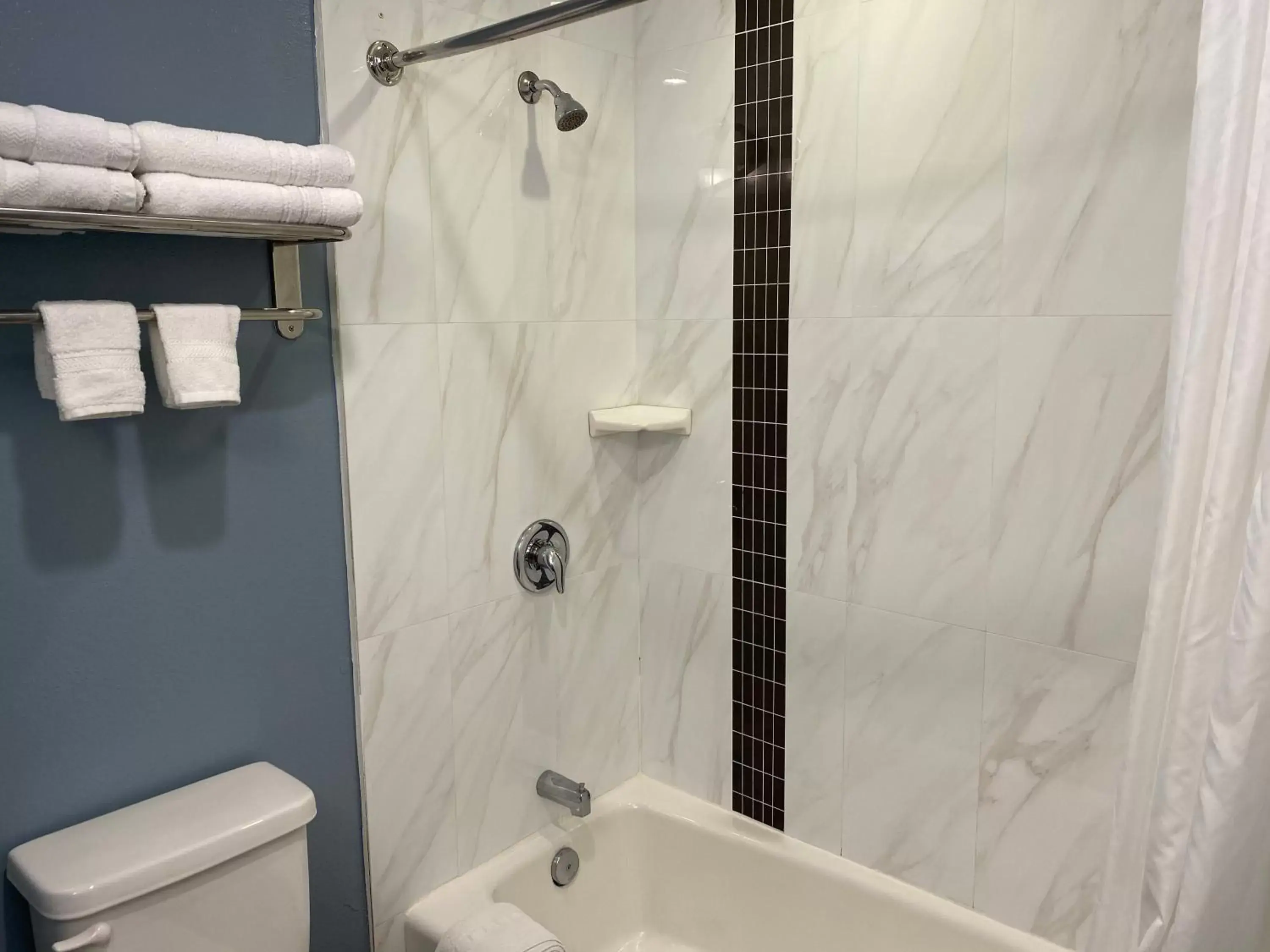 Bathroom in Ocean Surf Inn & Suites