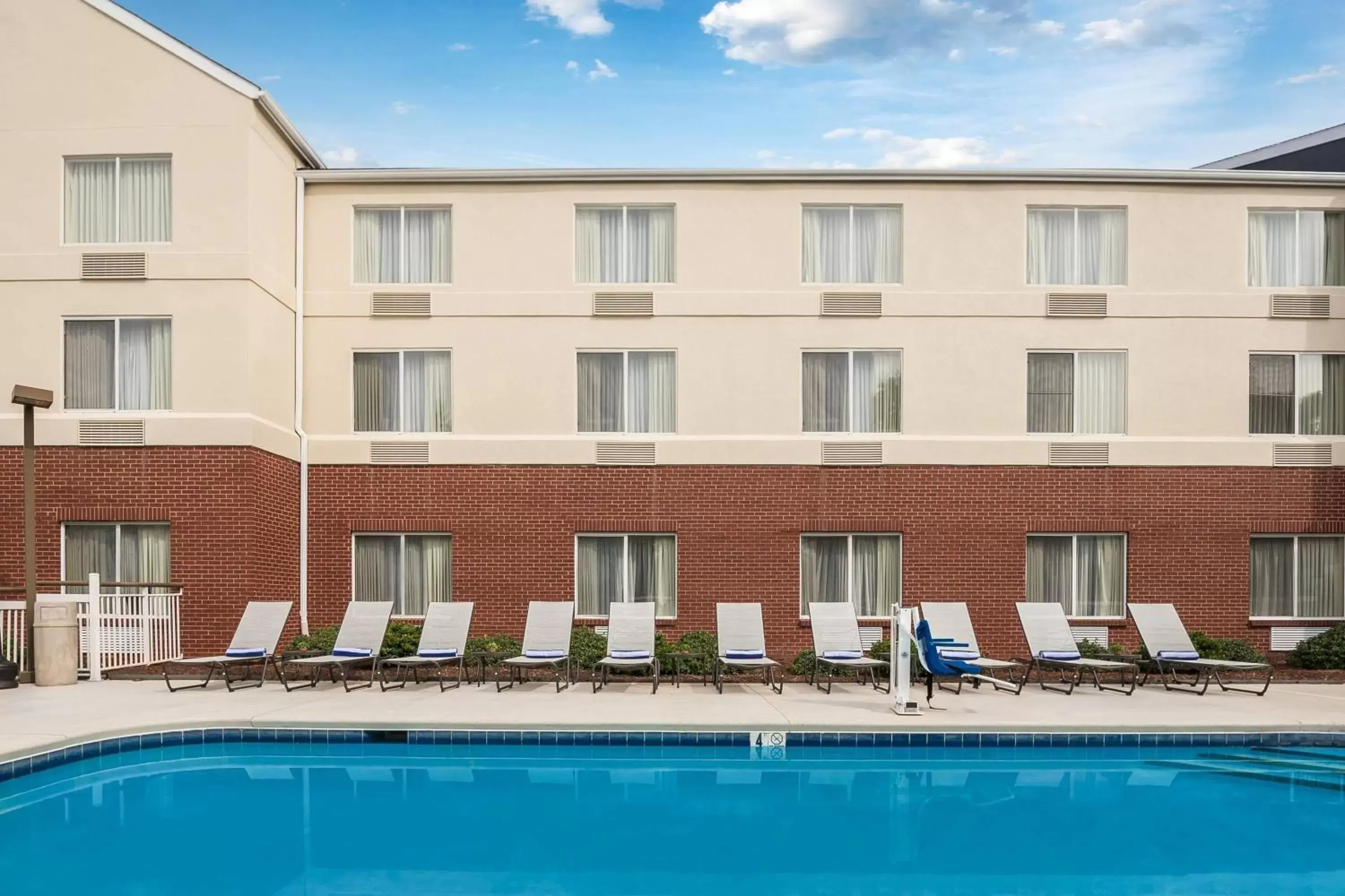 Swimming pool, Property Building in Fairfield Inn Charlotte Northlake