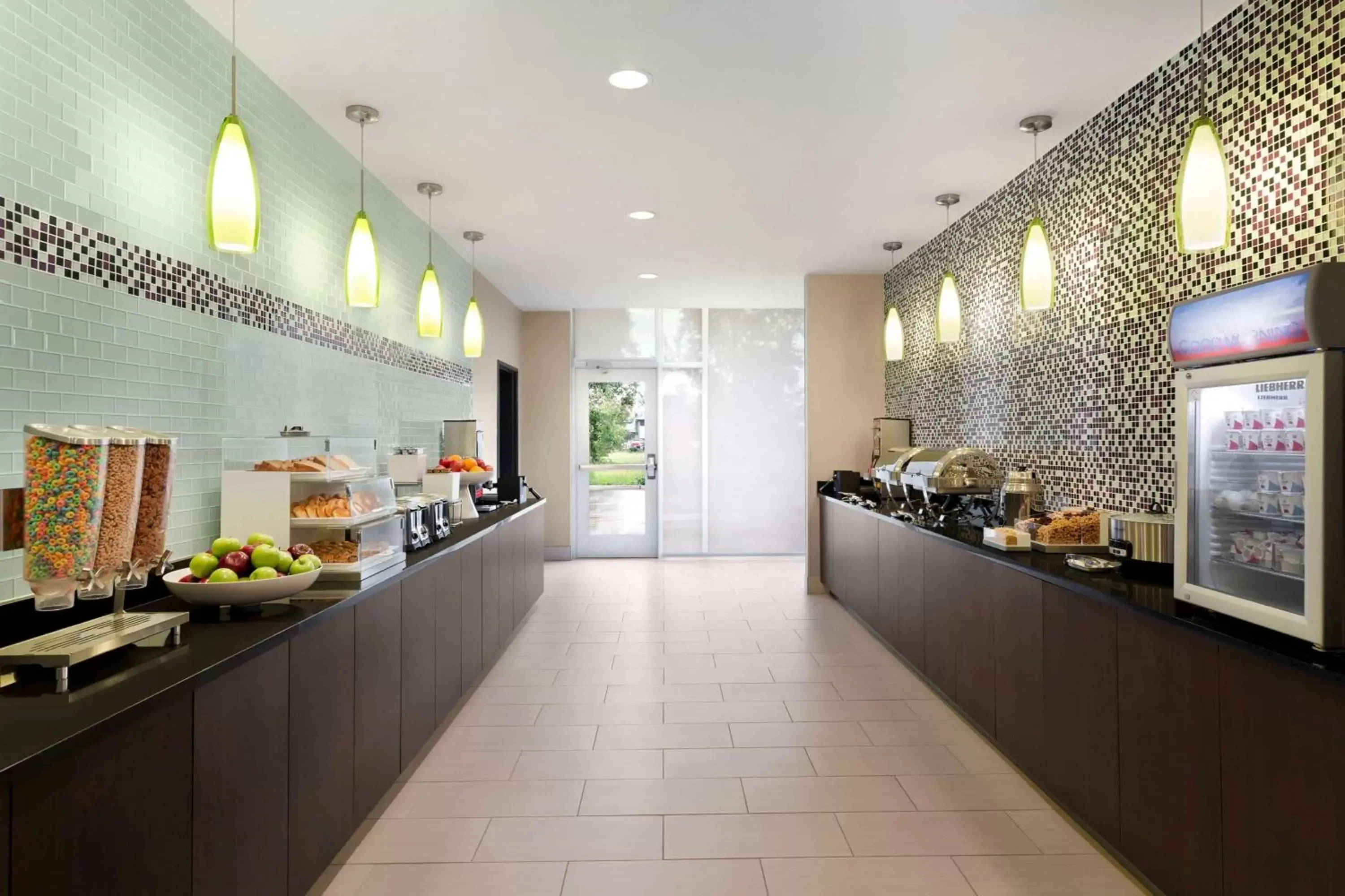 Restaurant/places to eat, Food in La Quinta Inn & Suites by Wyndham Burlington