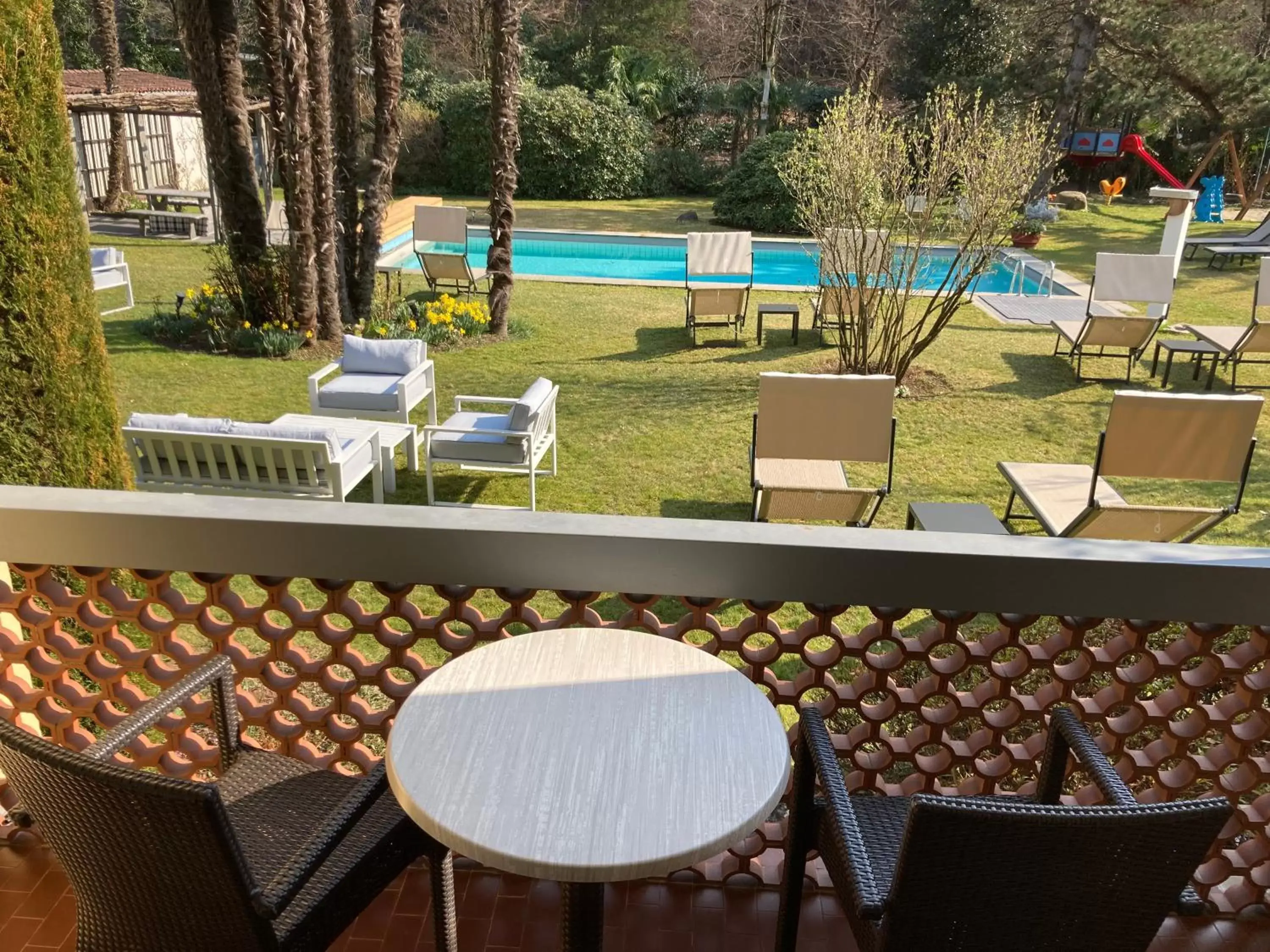 Balcony/Terrace, Pool View in Garni Villa Siesta Park