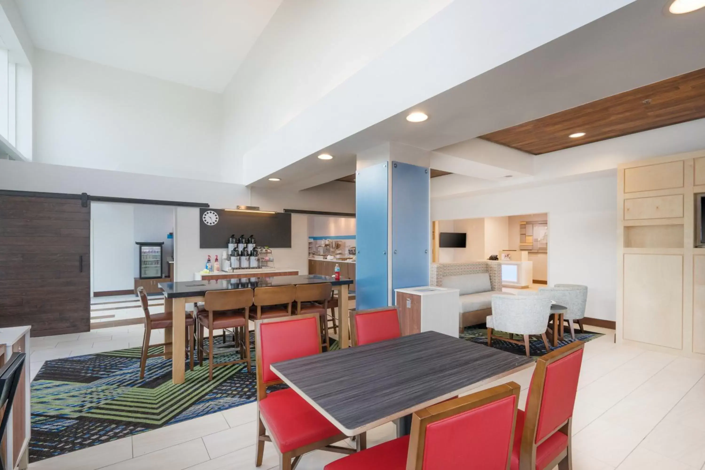 Breakfast, Restaurant/Places to Eat in Holiday Inn Express Hotel & Suites Frankfort, an IHG Hotel