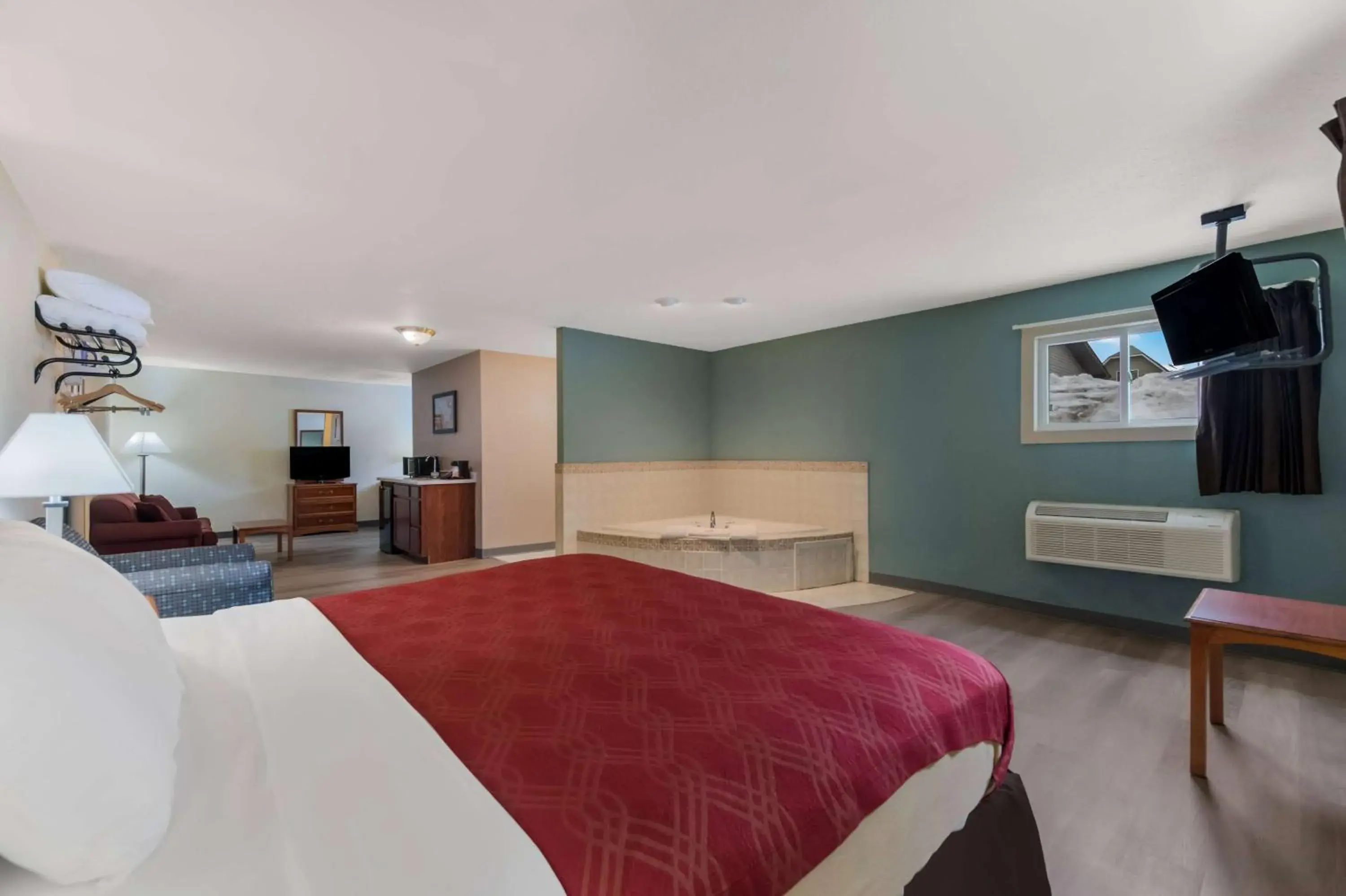 Photo of the whole room, Bed in Econo Lodge Inn & Suites