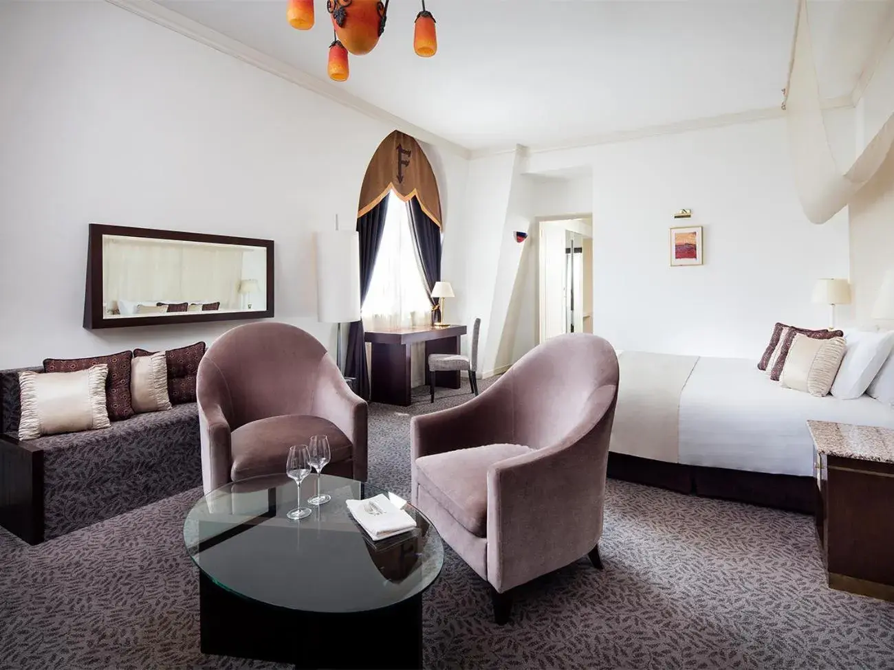 Bed, Seating Area in Hotel Francs