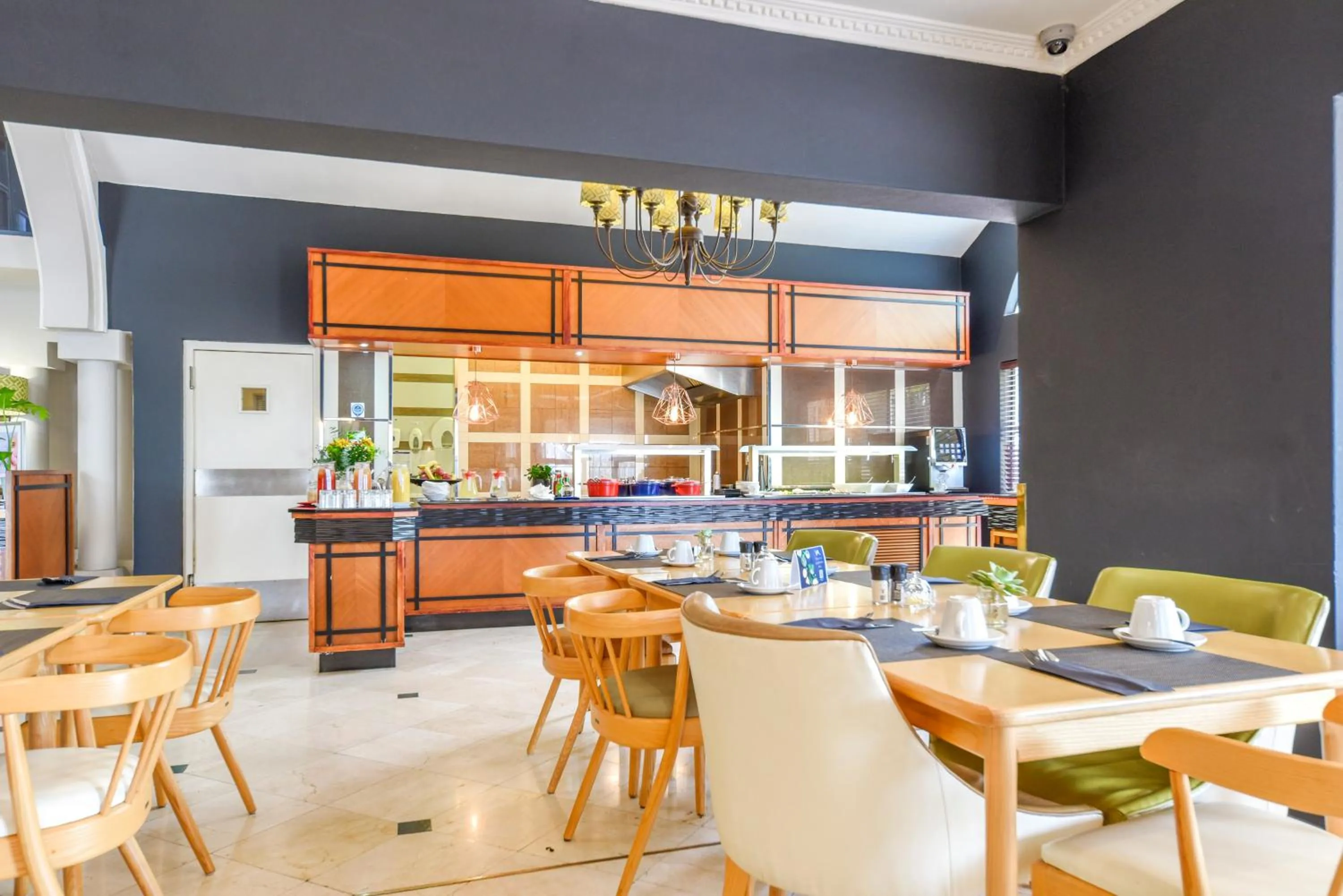 Restaurant/places to eat in Mercure Johannesburg Midrand