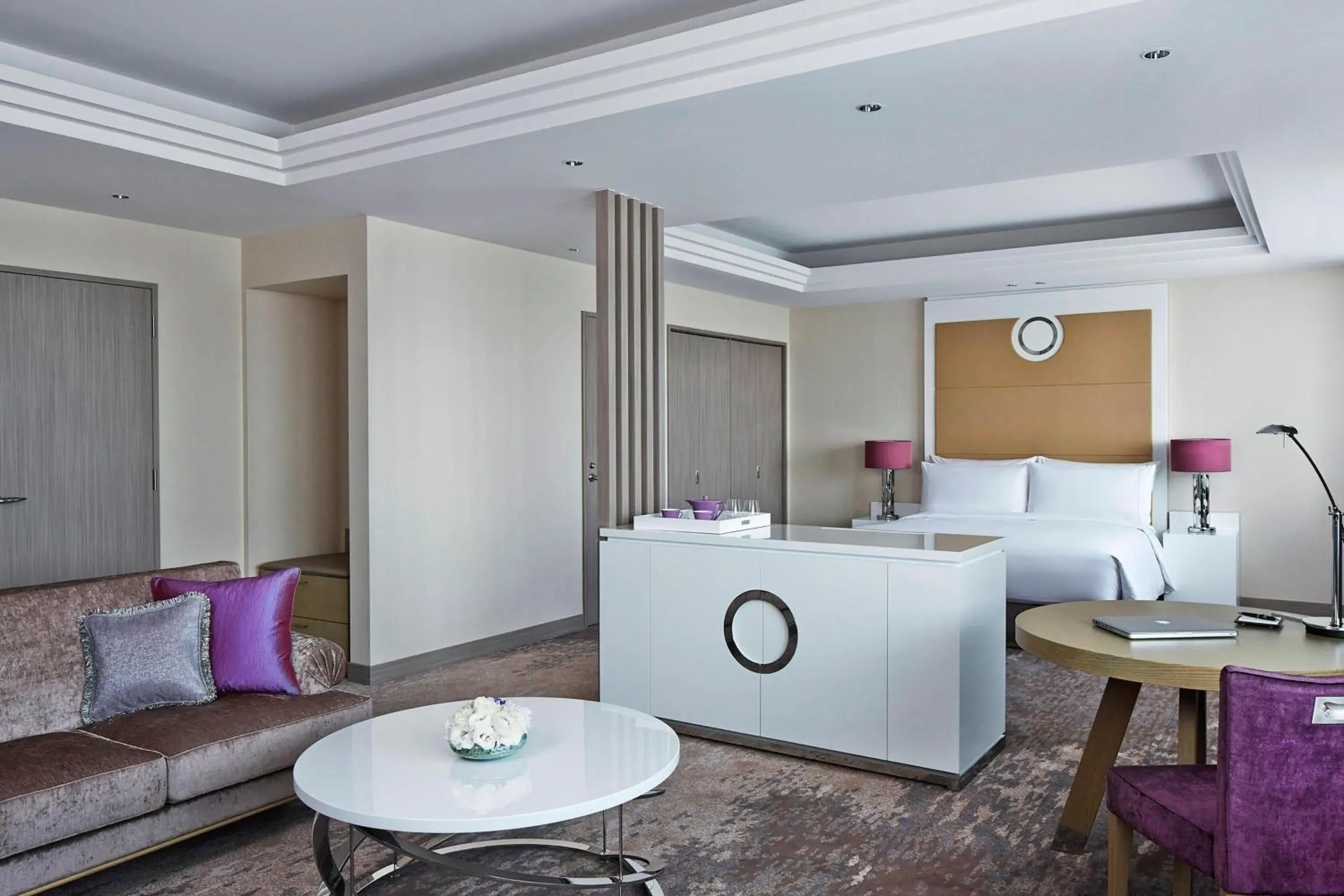 Large Premier Executive Studio - Executive Lounge Access in Tokyo Marriott Hotel Large Premier Executive Studio - Executive Lounge Access in Tokyo Marriott Hotel