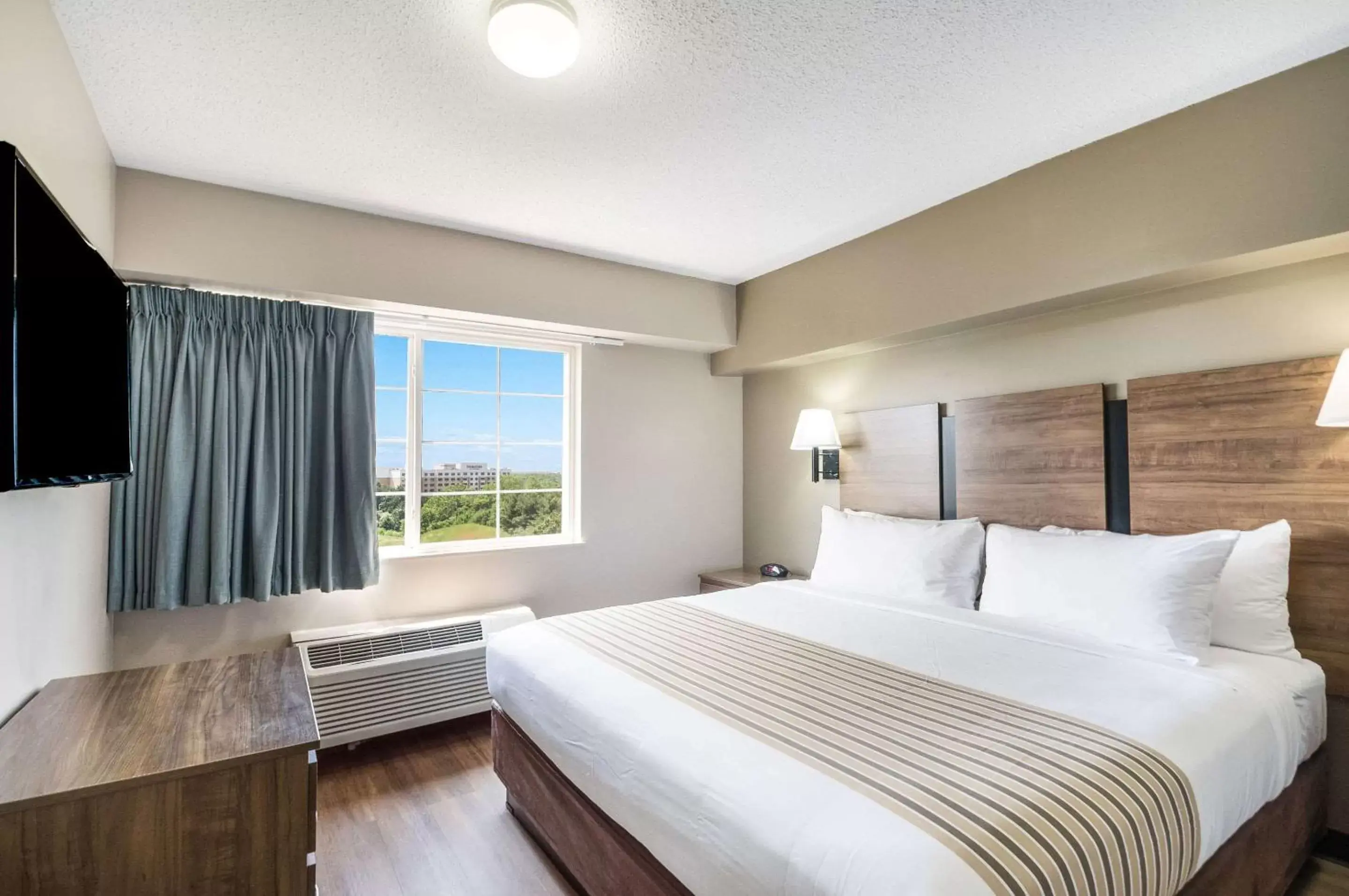 Bed in Suburban Studios Sterling - Washington Dulles Bed in Suburban Studios Sterling - Washington Dulles