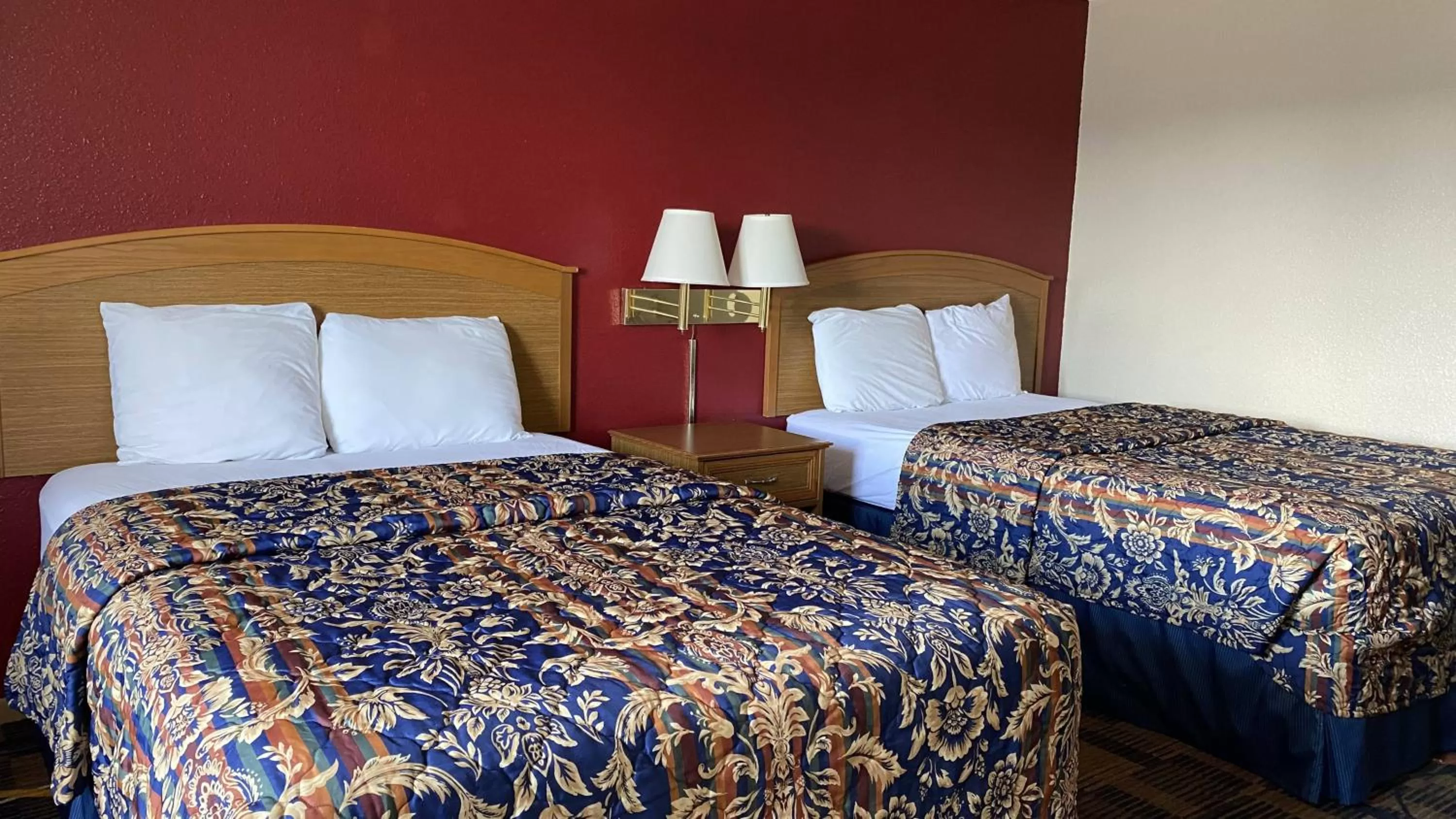 Bed in Newton Inn In Newton, KS