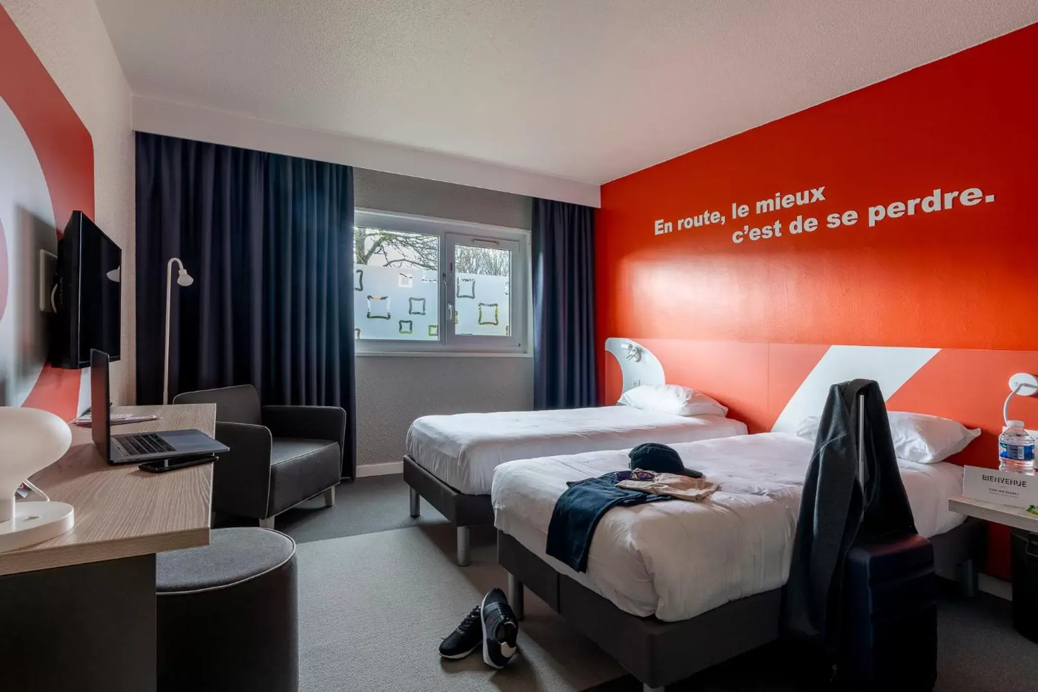 Photo of the whole room in ibis Styles Beauvais