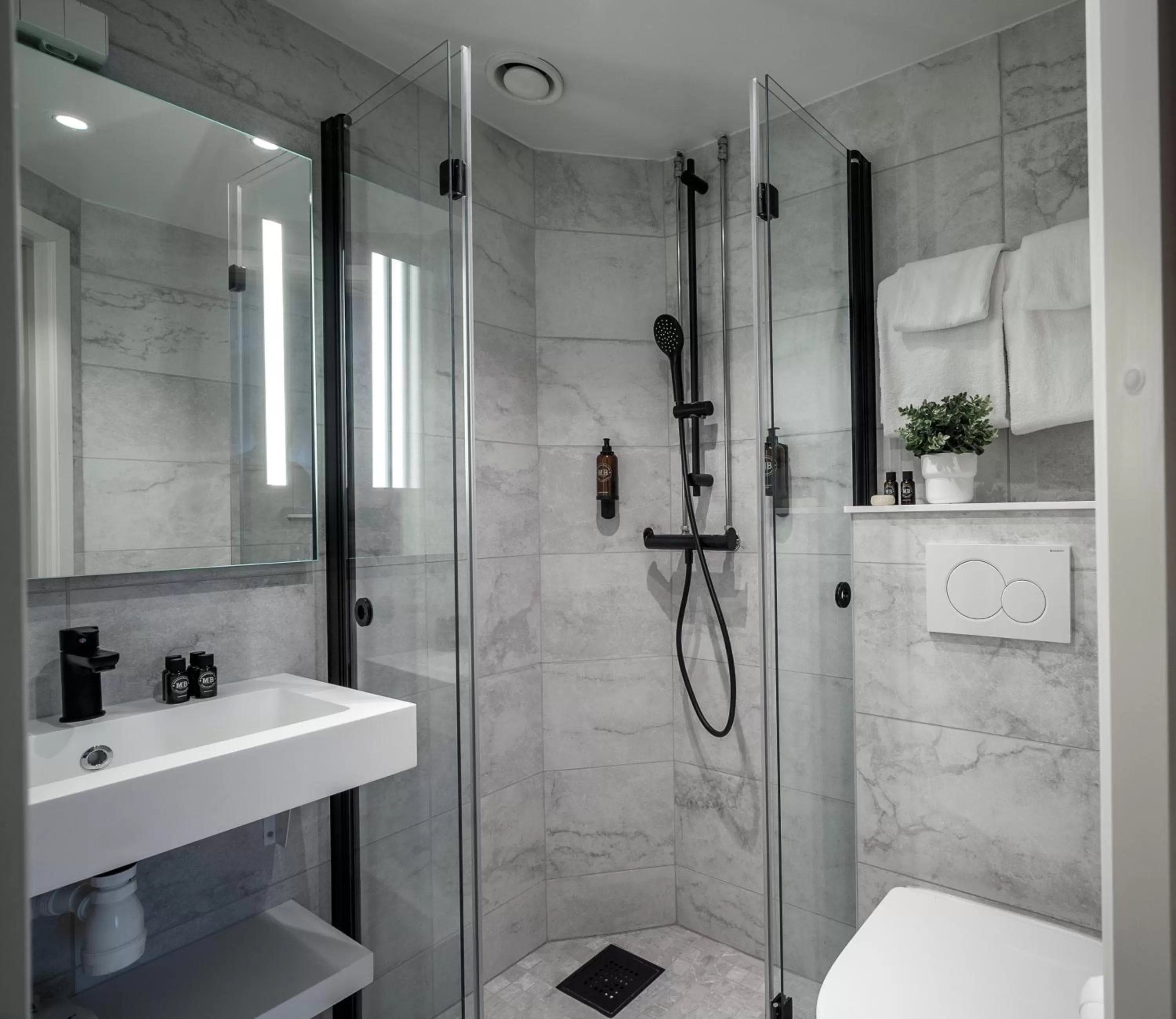 Toilet in Aksjemøllen - by Classic Norway Hotels