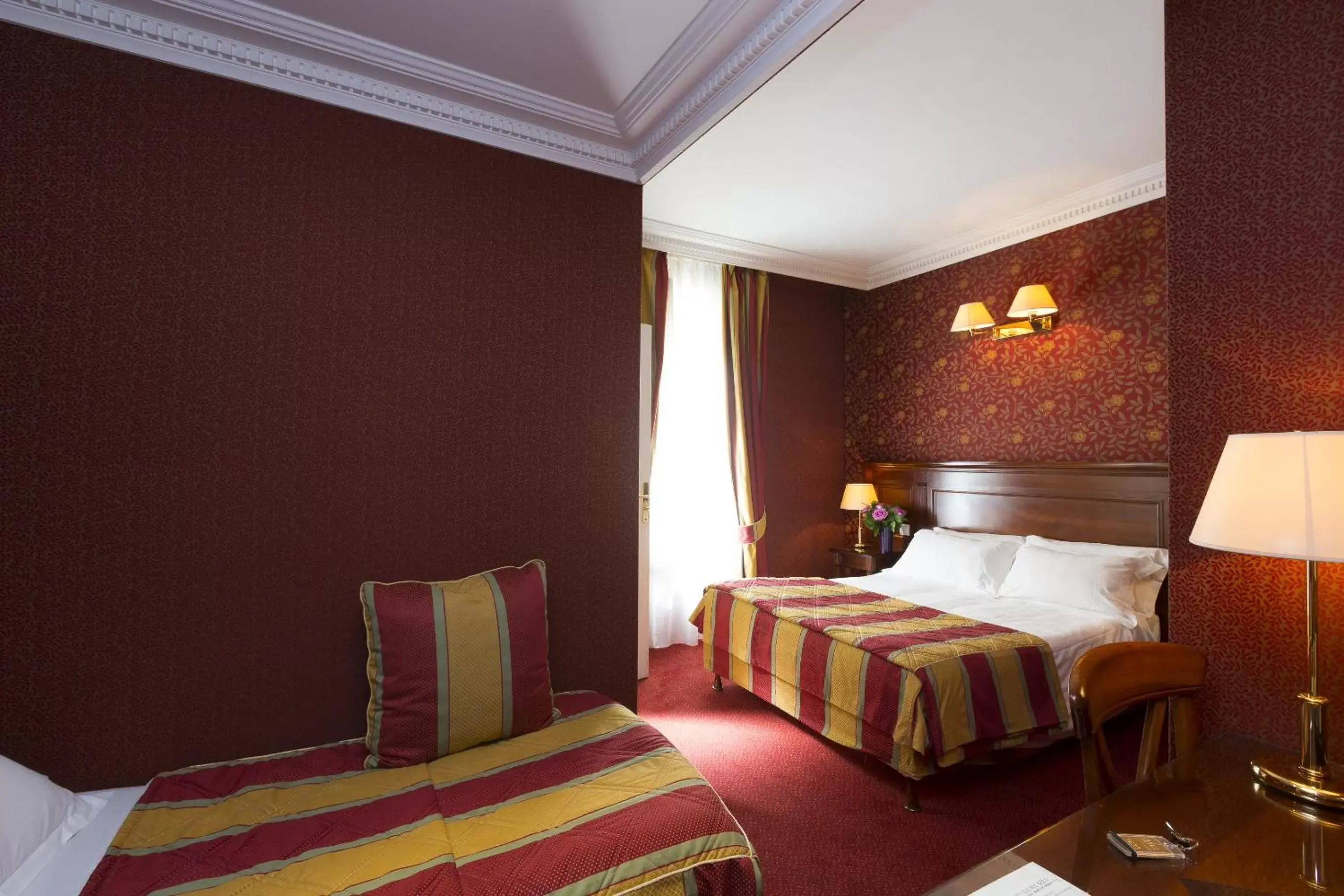 Triple Room in Elysees Niel Hotel