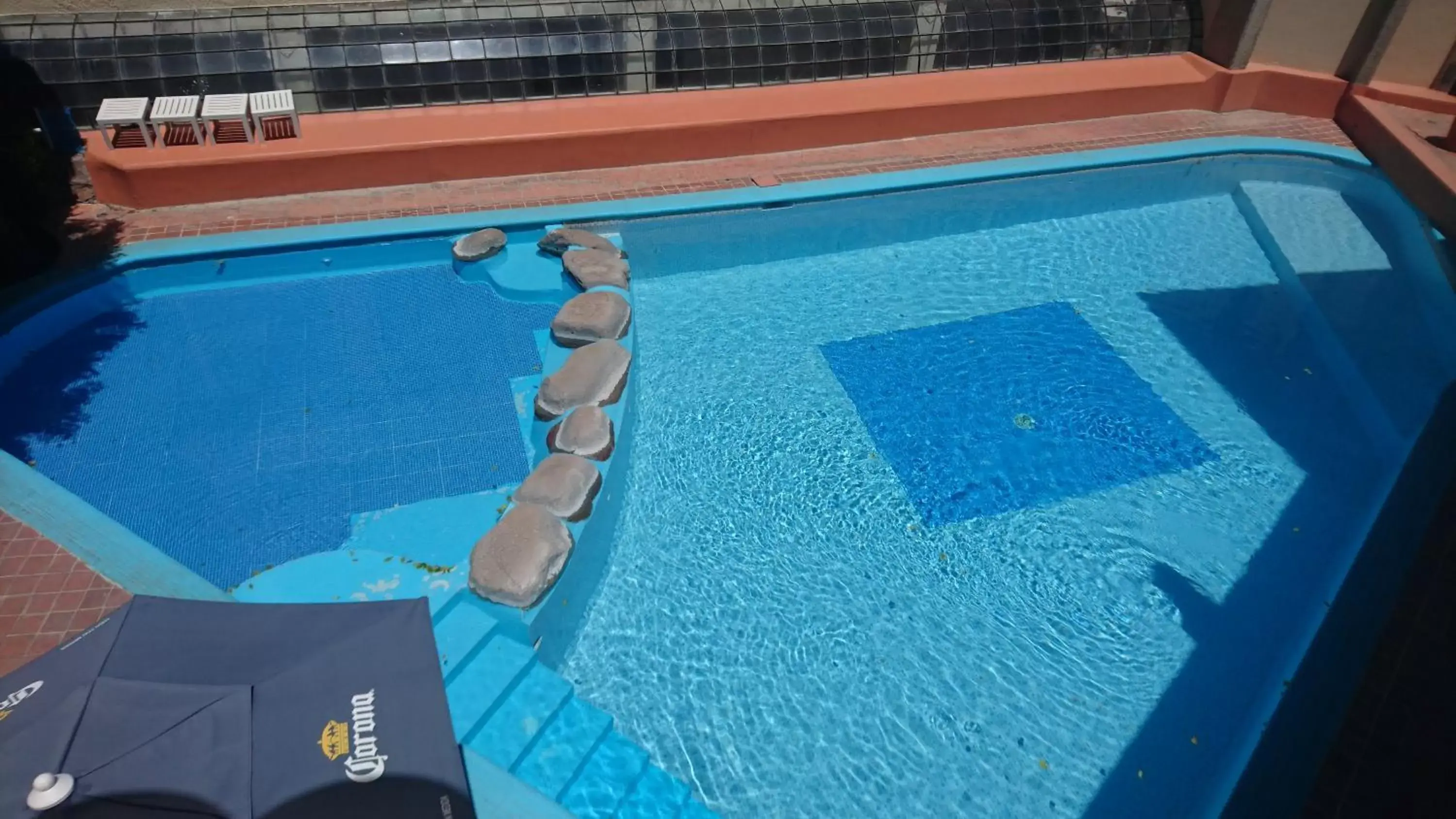 Swimming pool in Hotel Paseo de la Presa