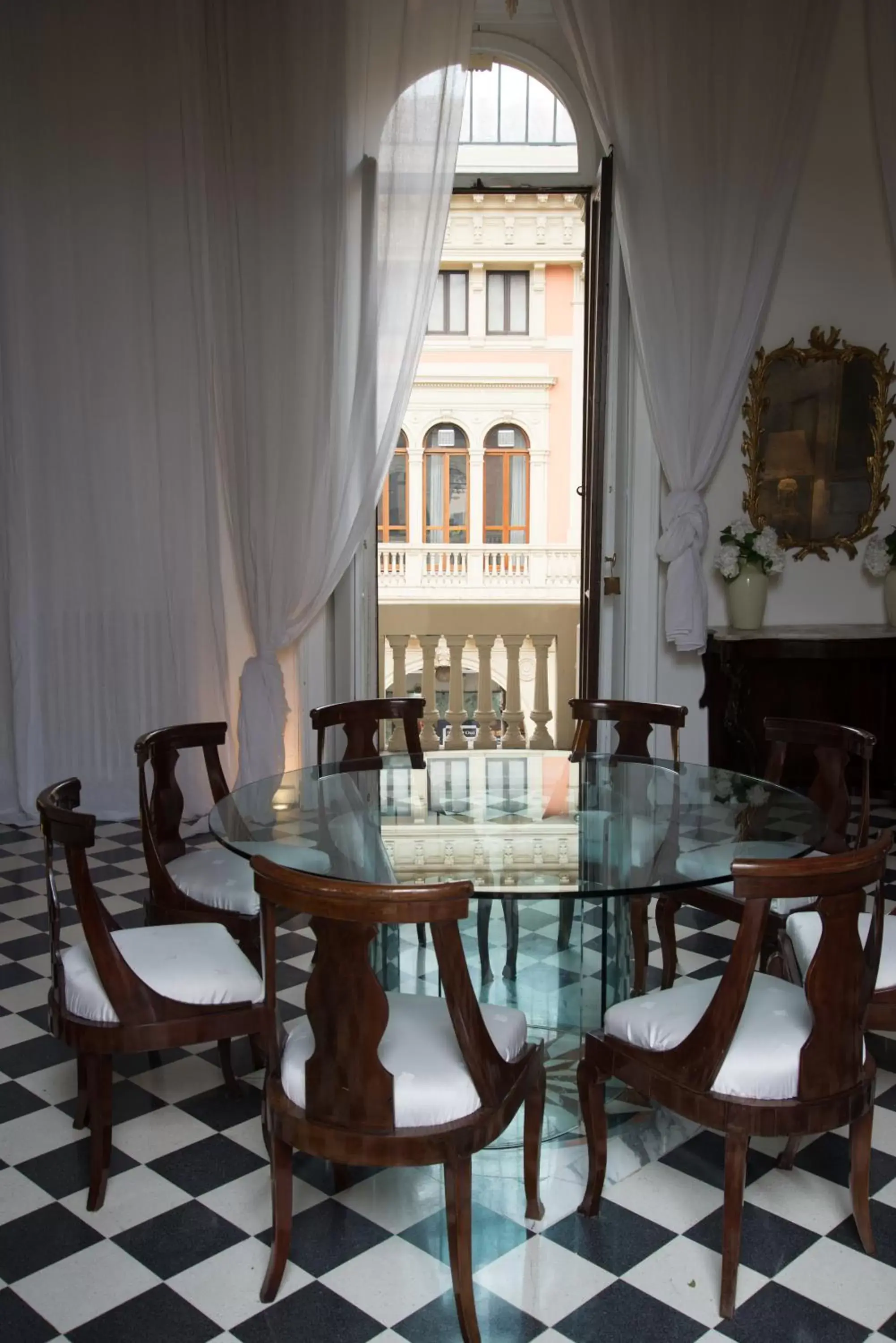 Dining area in Arnaboldi Palace