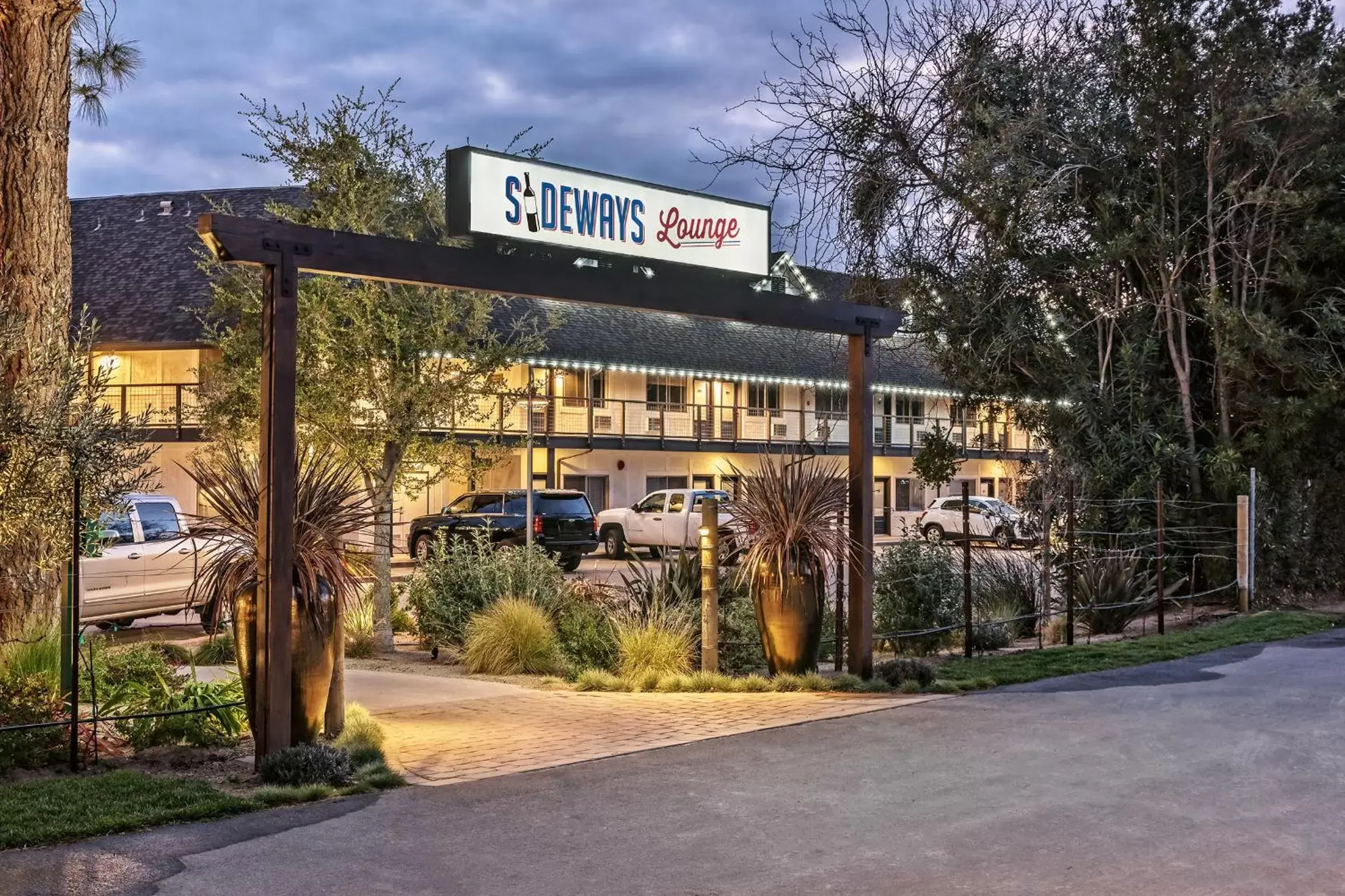 Facade/entrance in Sideways Inn Facade/entrance in Sideways Inn