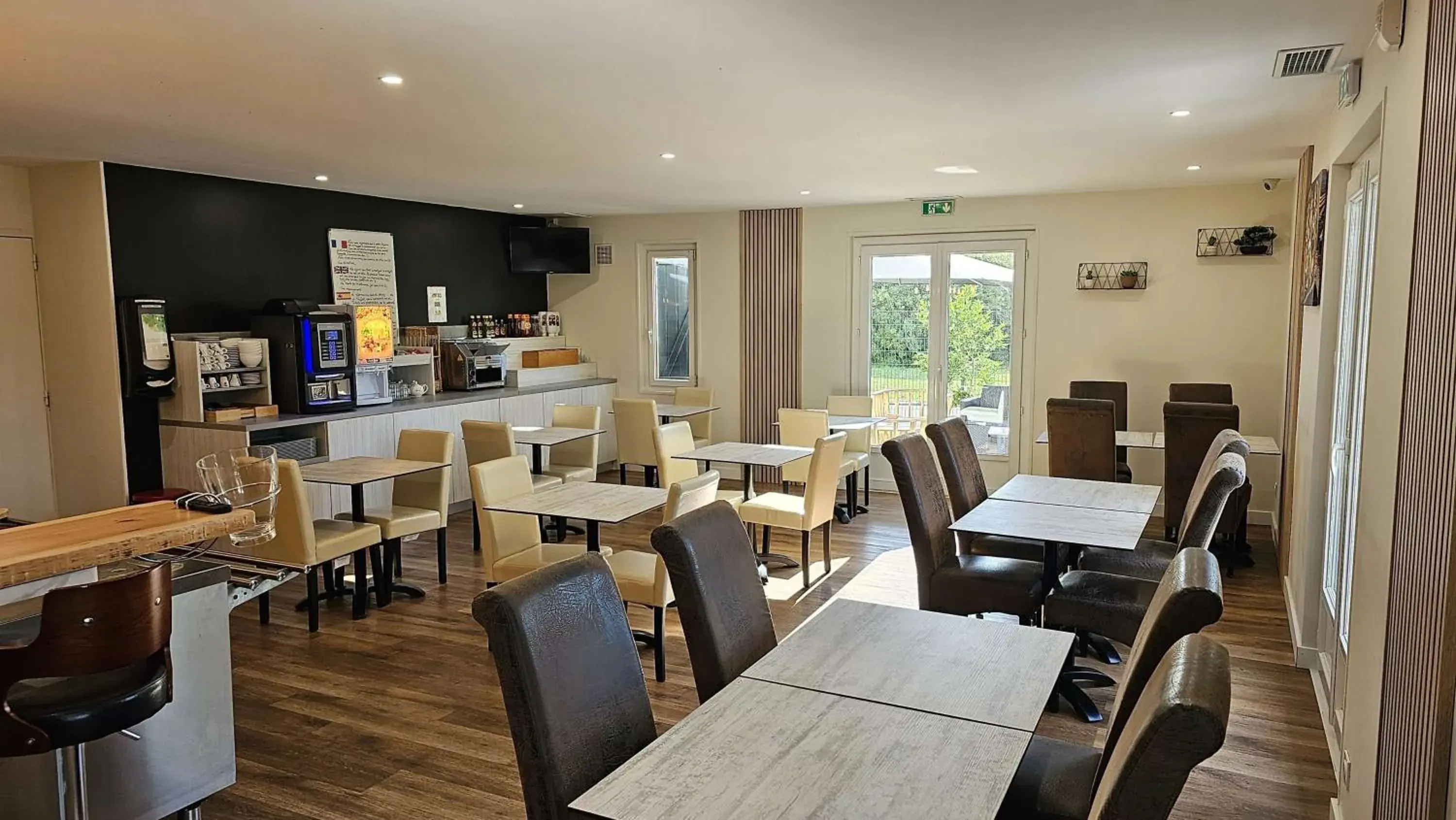 Breakfast, Restaurant/Places to Eat in Brit Hotel Plaisance A9/A61