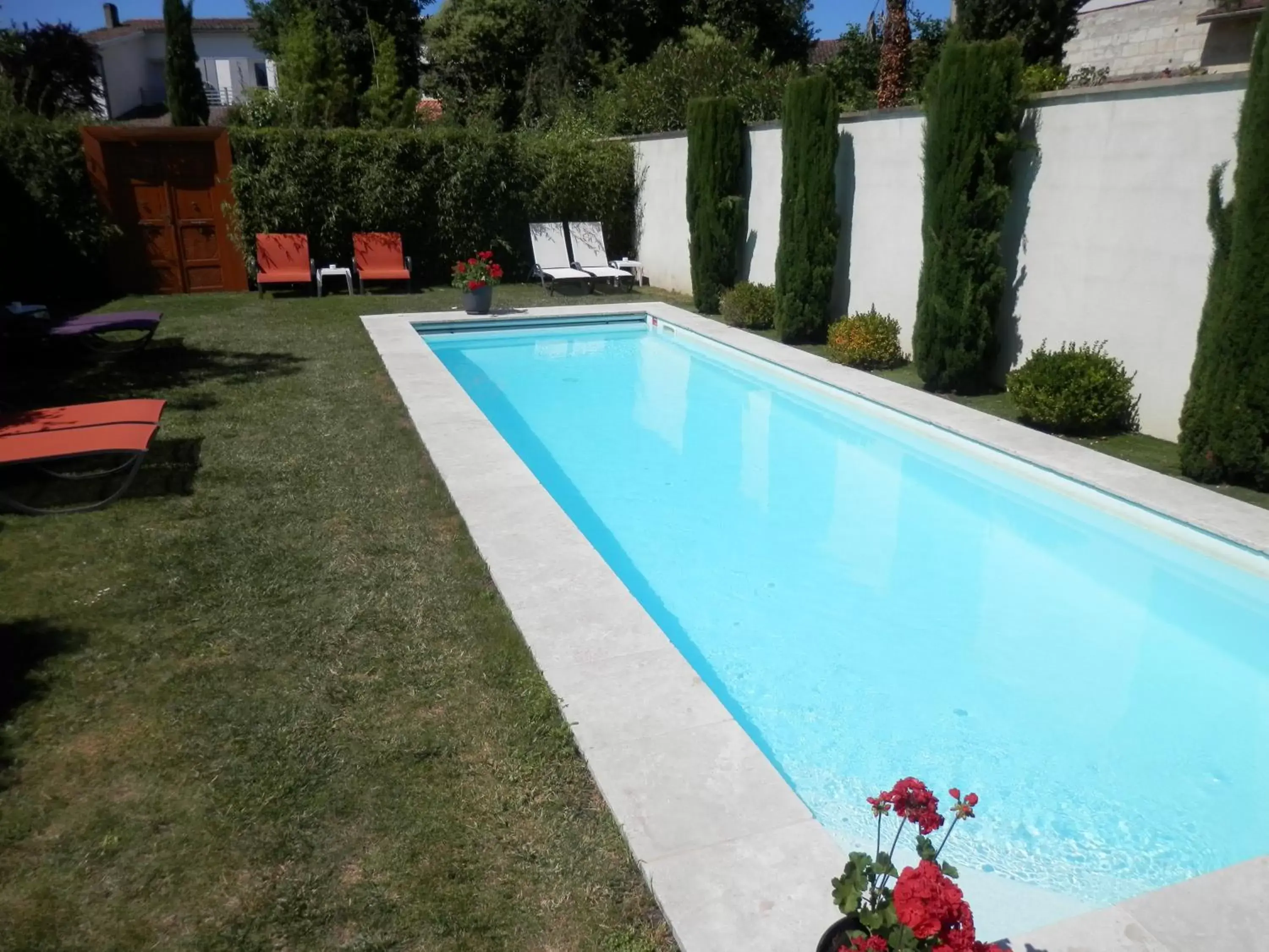 Swimming Pool in Bordeaux Cosy B&B