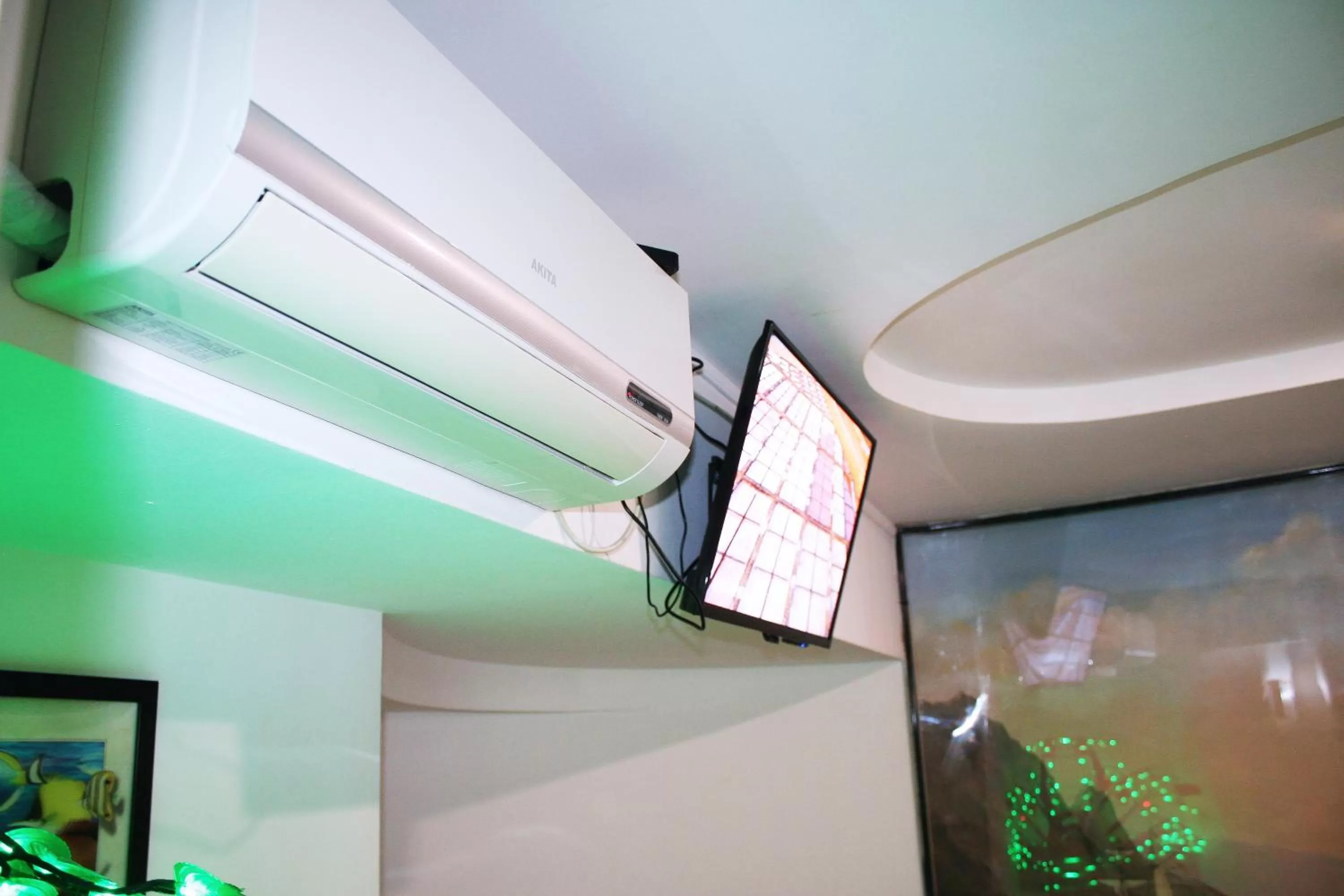 TV and multimedia in MAMBA HOTEL - готель в укритті