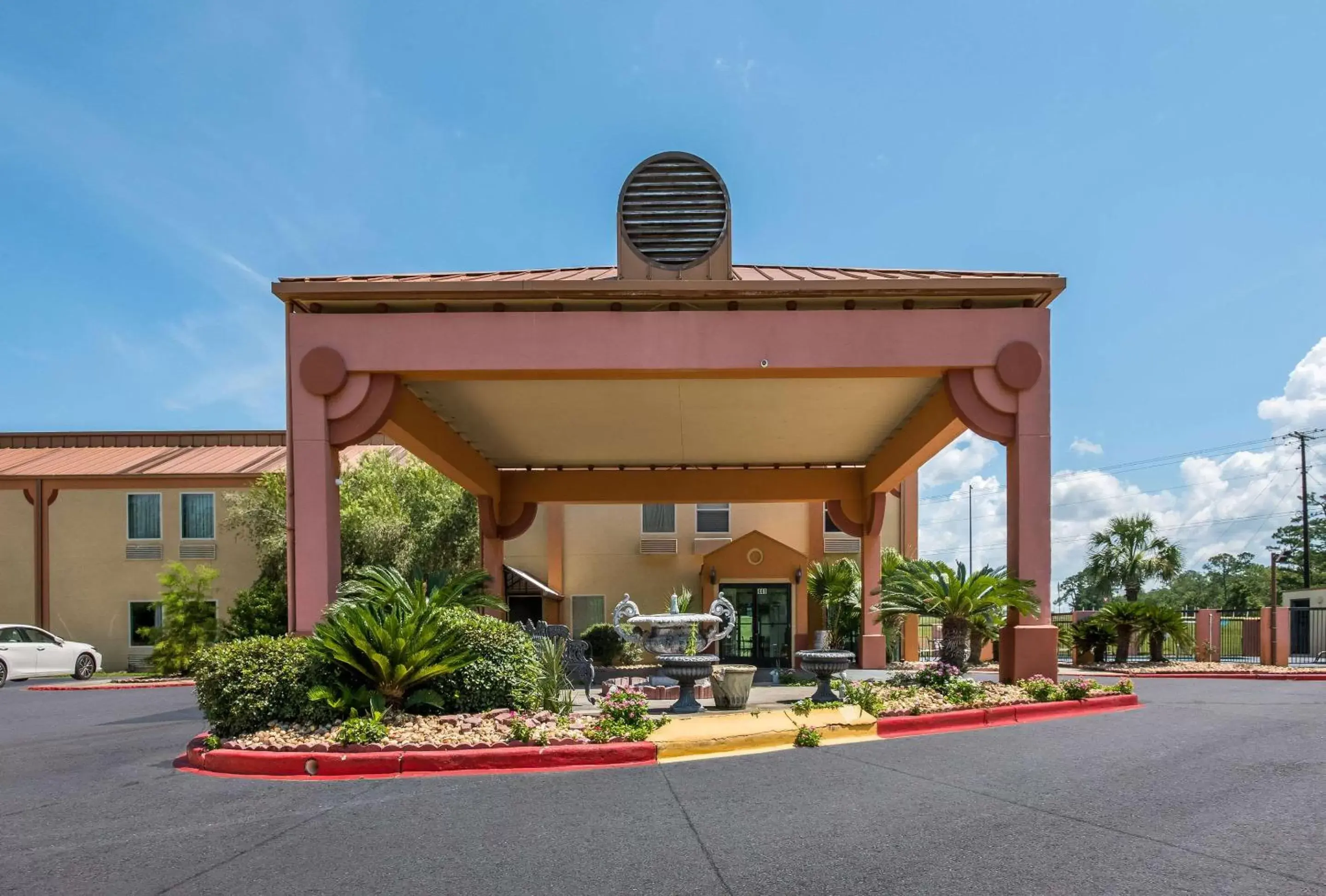 Property Building in Econolodge Inn & Suites