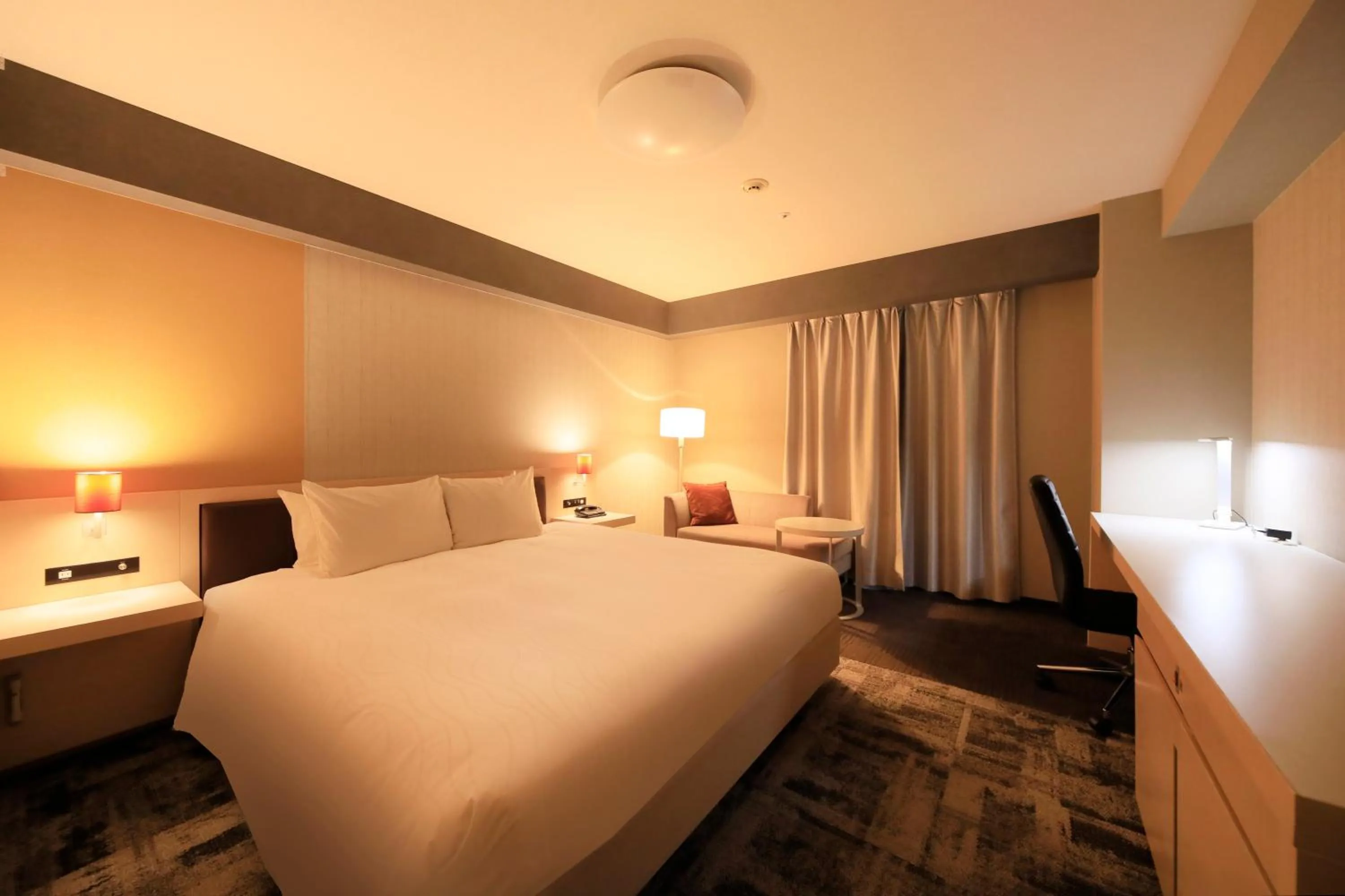 Bathroom, Bed in Richmond Hotel Narita