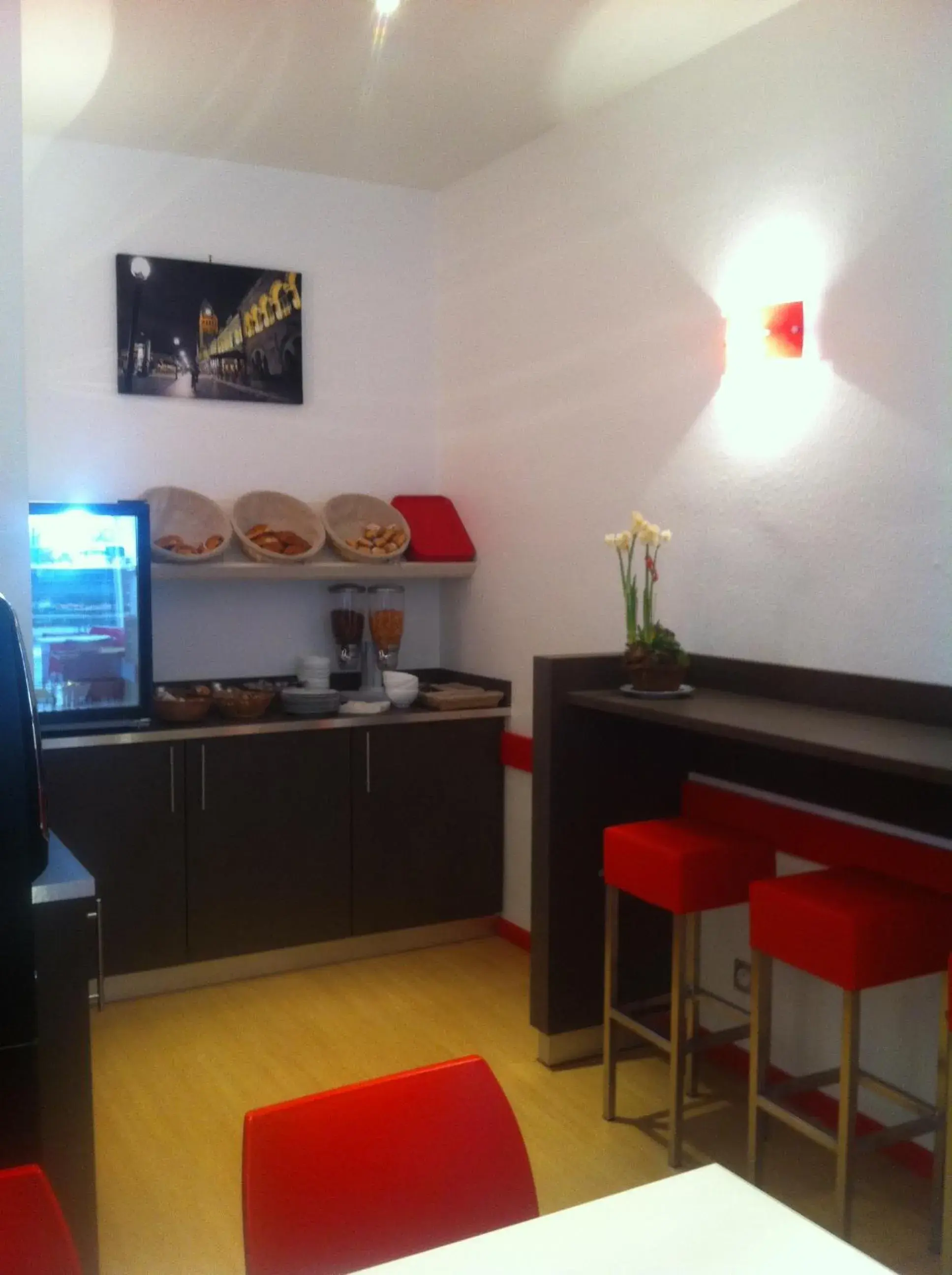 Restaurant/places to eat, Kitchen/Kitchenette in Hotel Bristol Metz Centre Gare