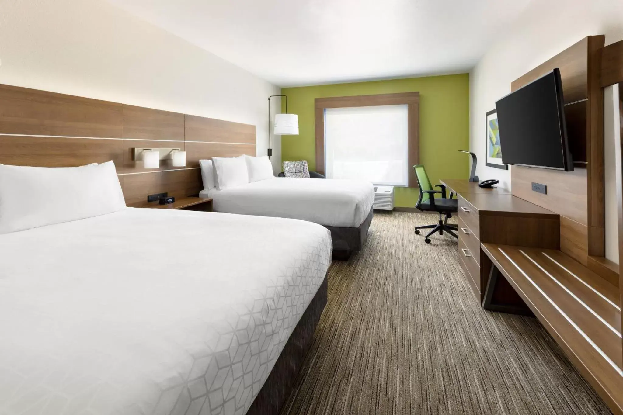 Photo of the whole room, Bed in Holiday Inn Express & Suites Oakhurst-Yosemite Park Area, an IHG Hotel