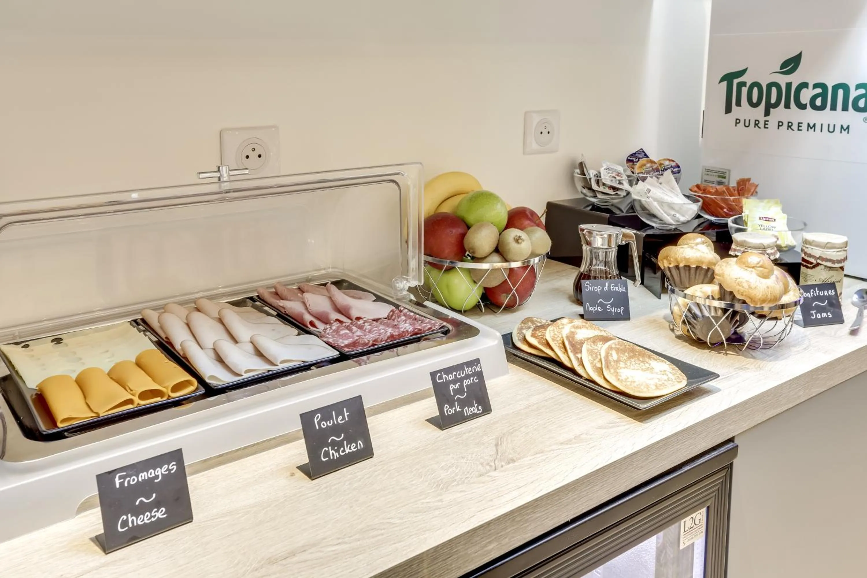 Buffet breakfast in Hotel Courseine