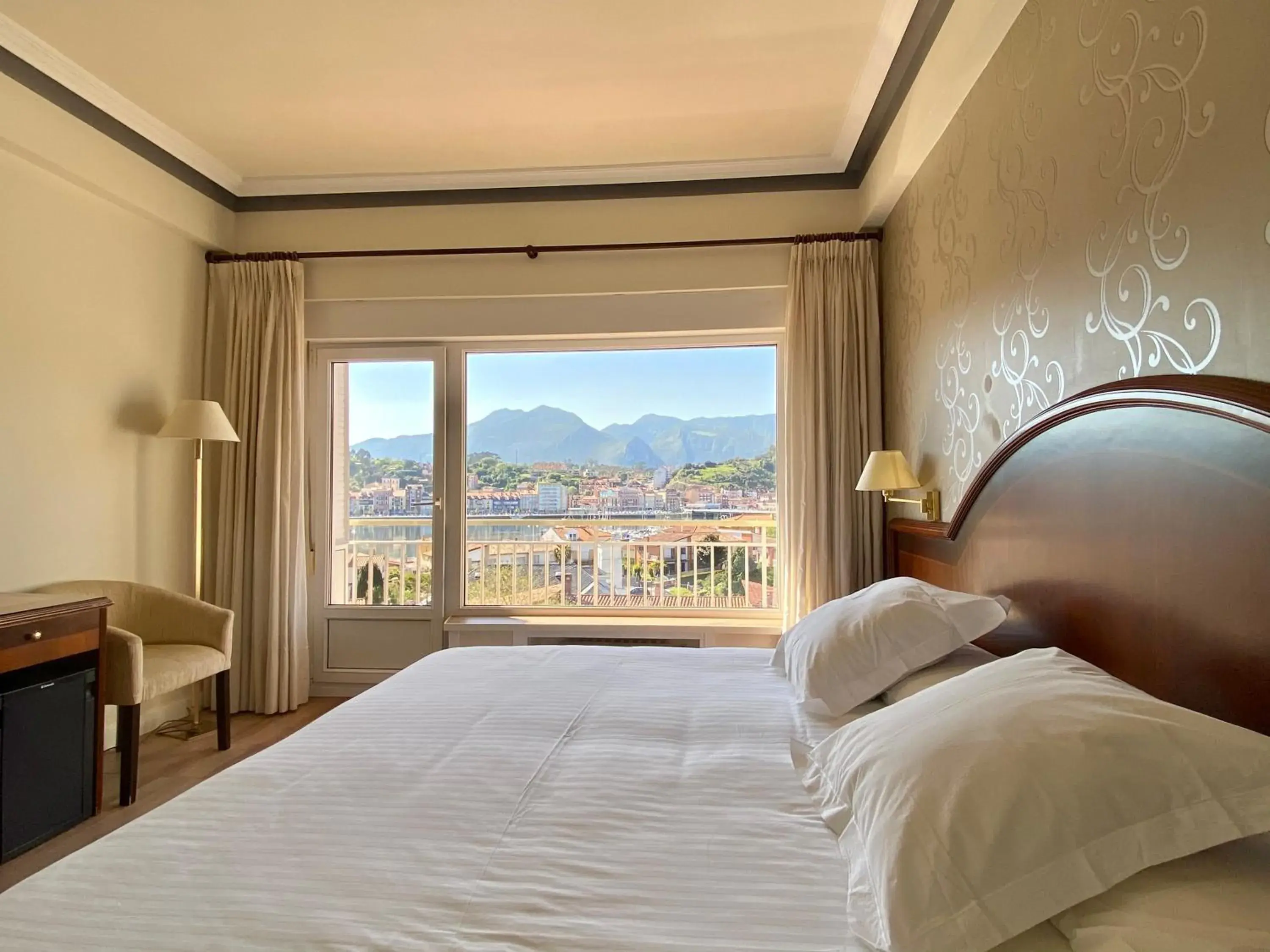 Bedroom, Bed in Gran Hotel del Sella