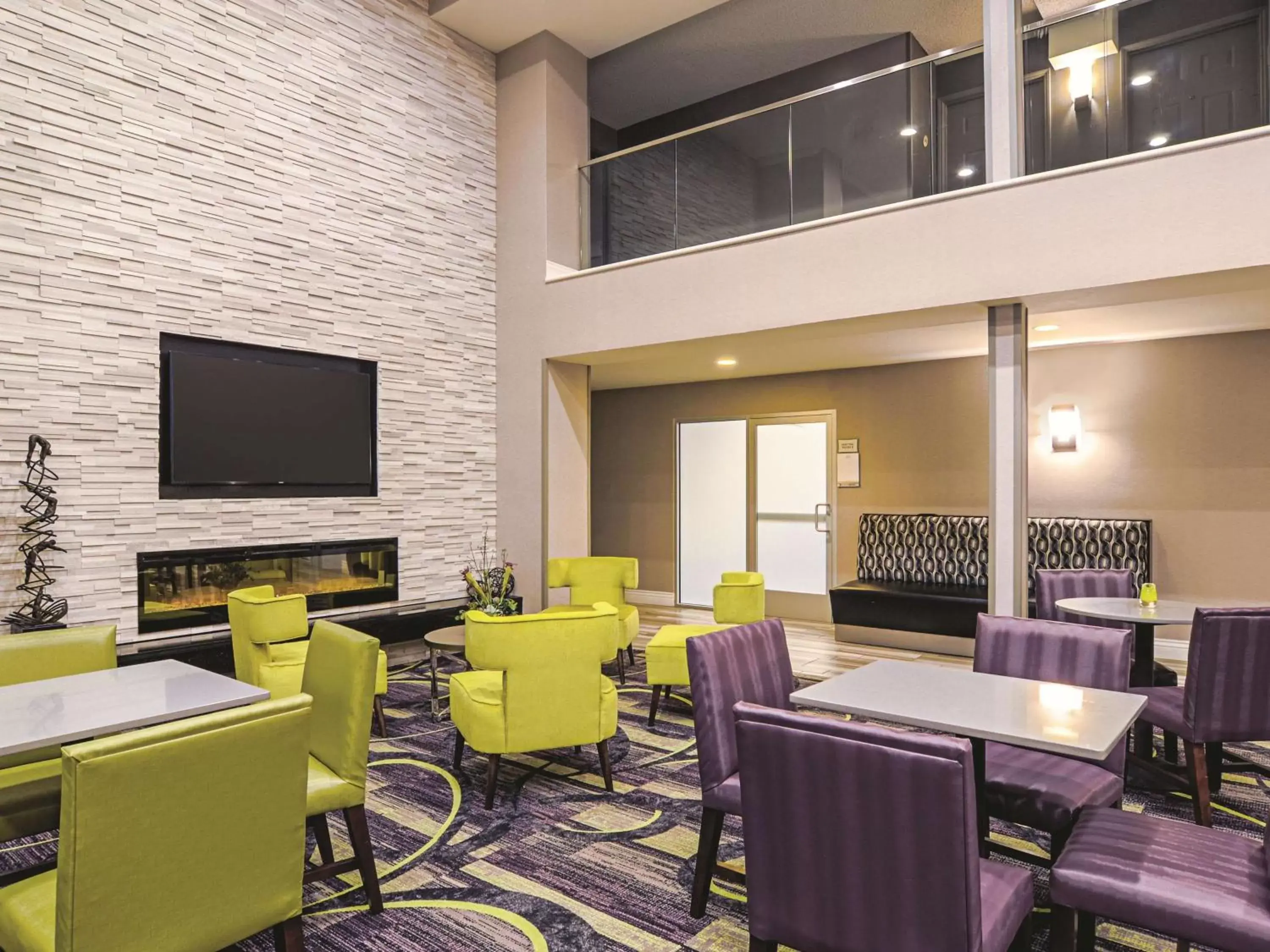 Lobby or reception, Restaurant/Places to Eat in La Quinta by Wyndham Denver Airport DIA